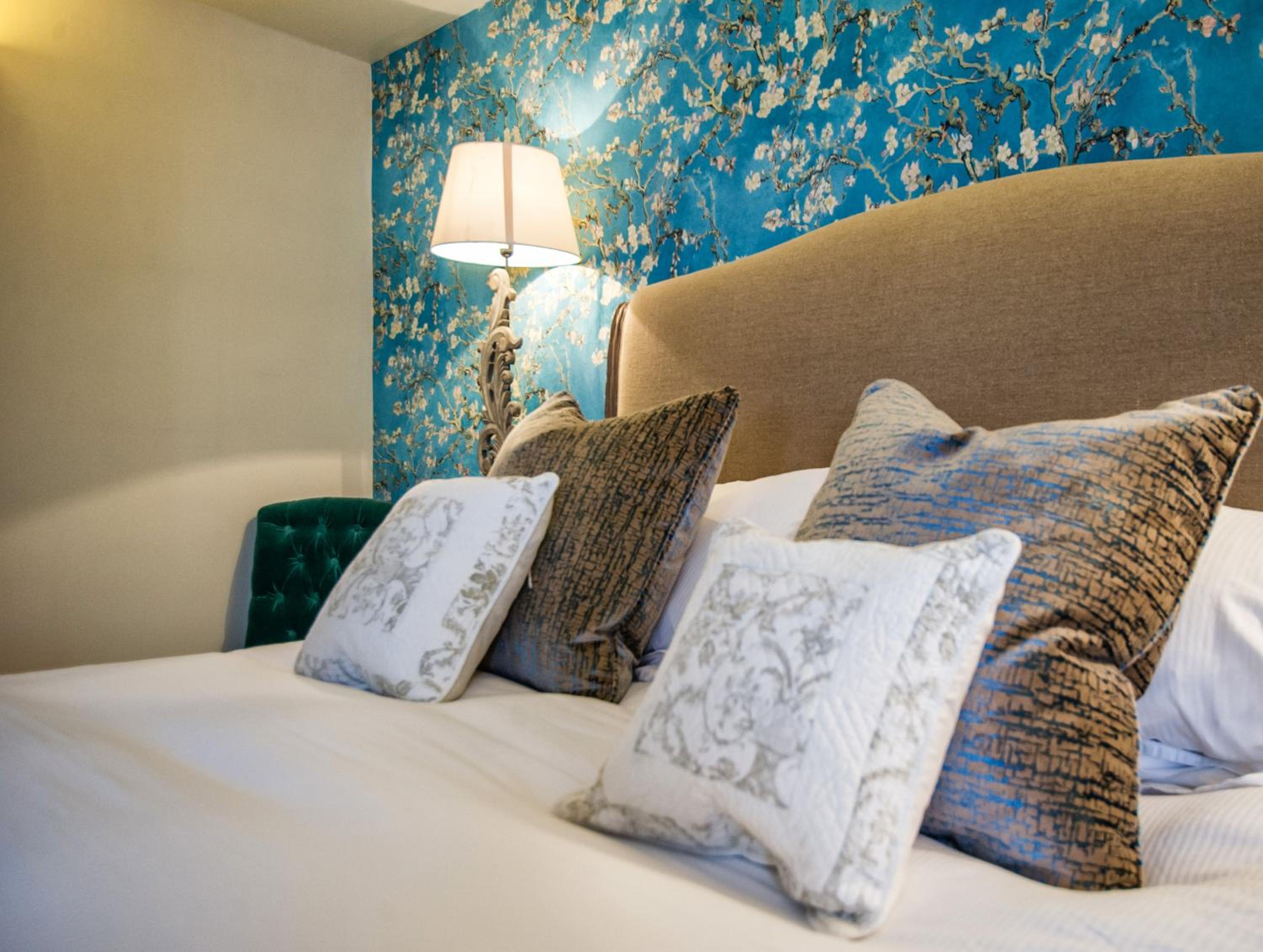 Large Double Room - Photo 2