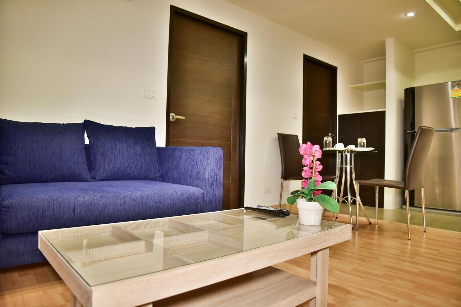 Deluxe One-Bedroom Apartment photo 2