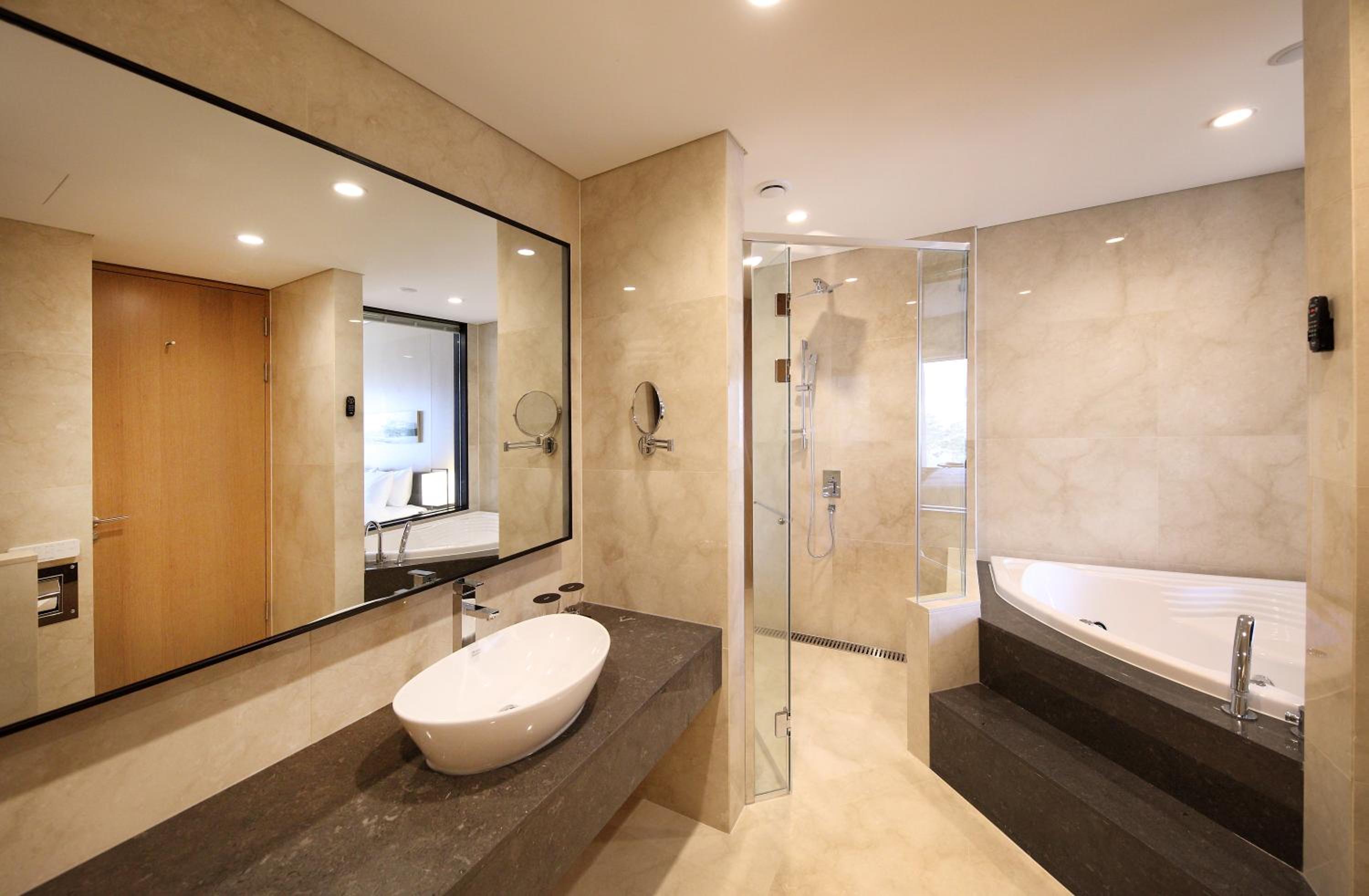 Midas Corner Suite photo 3