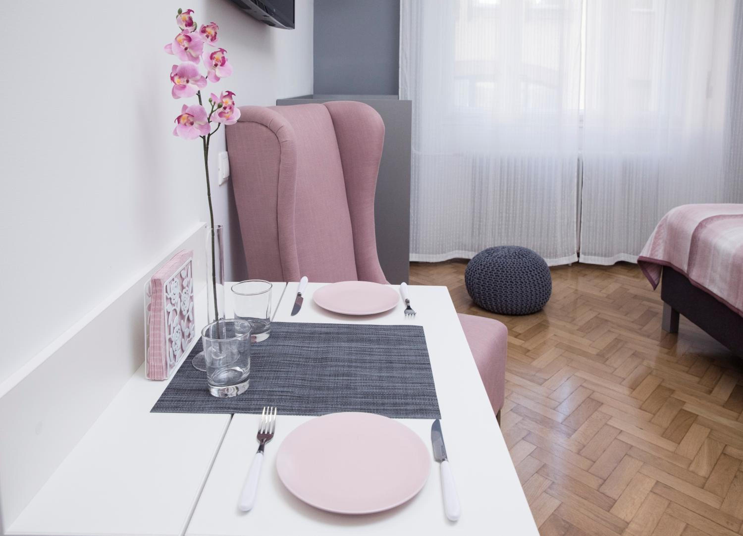 Studio Apartment - Photo 13