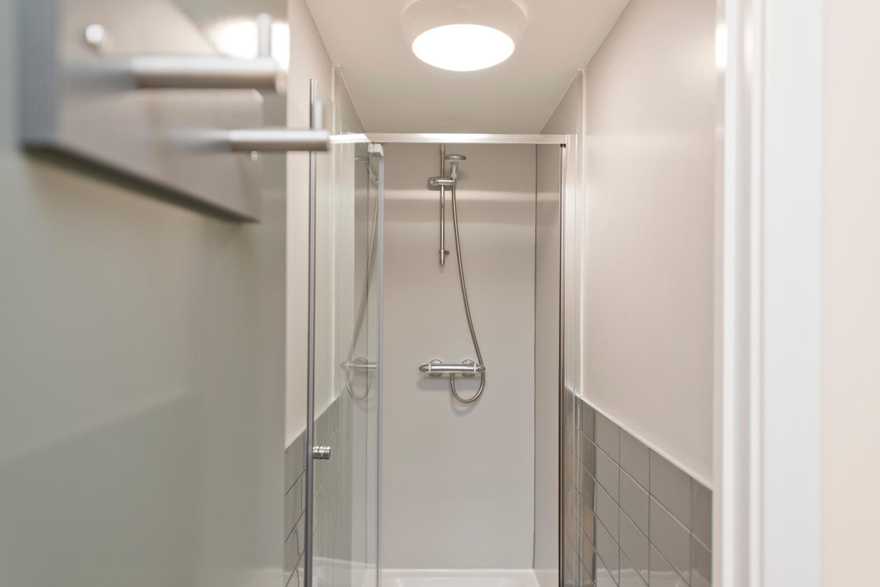 4 Bed Double Private Room Shared Bathroom photo 2
