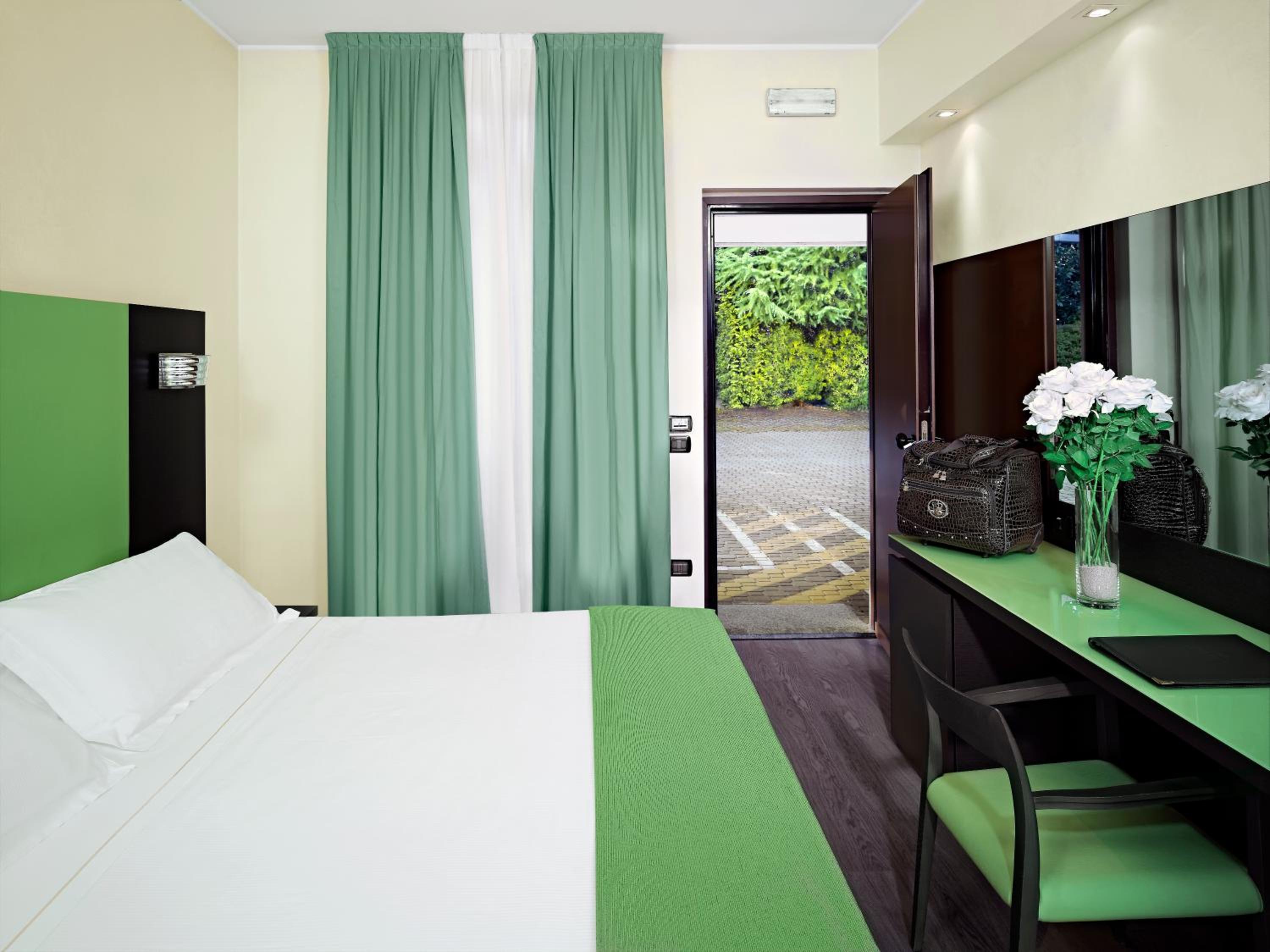 Double or Twin Room - Photo 6