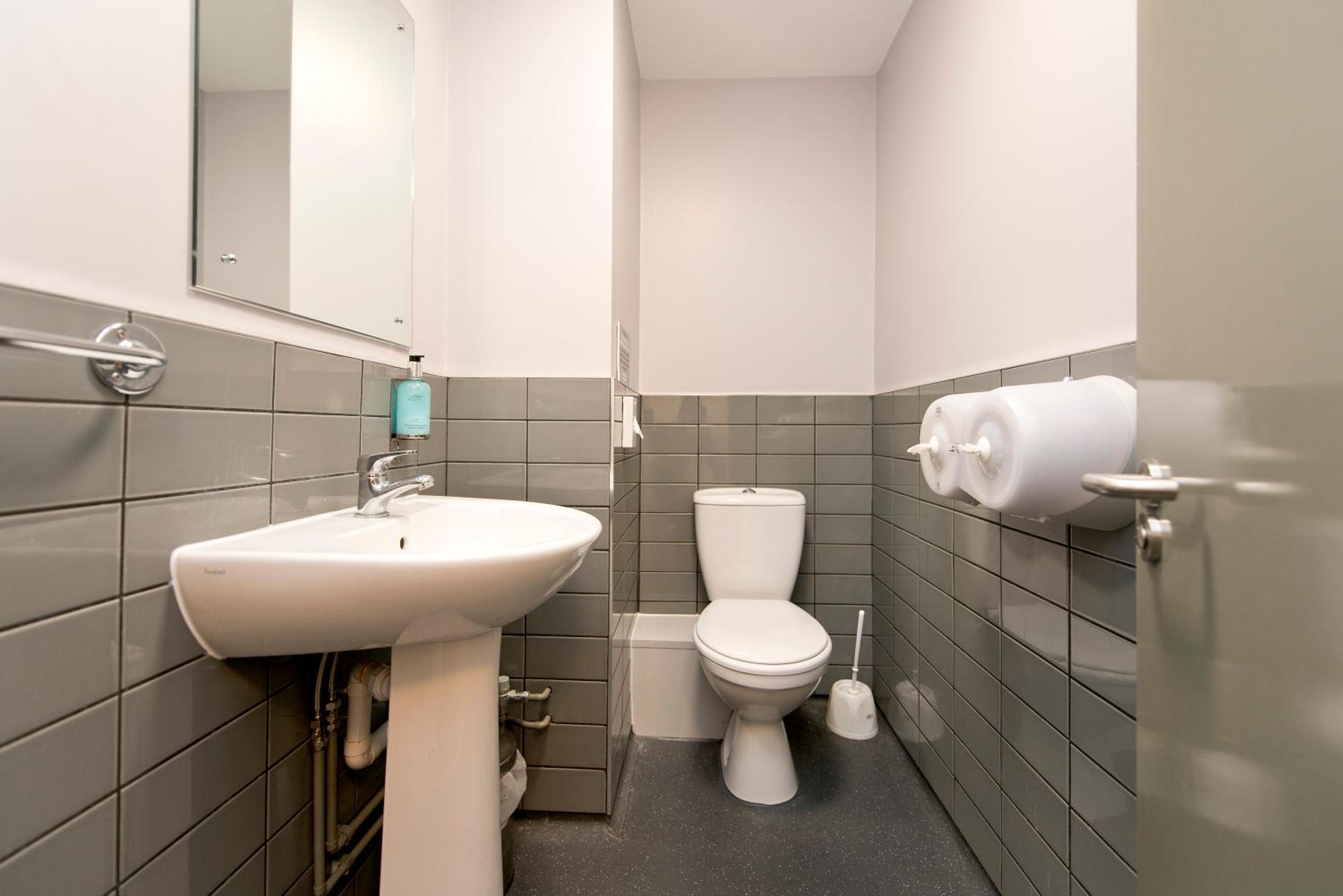 6 Bed Private Room Ensuite photo 3