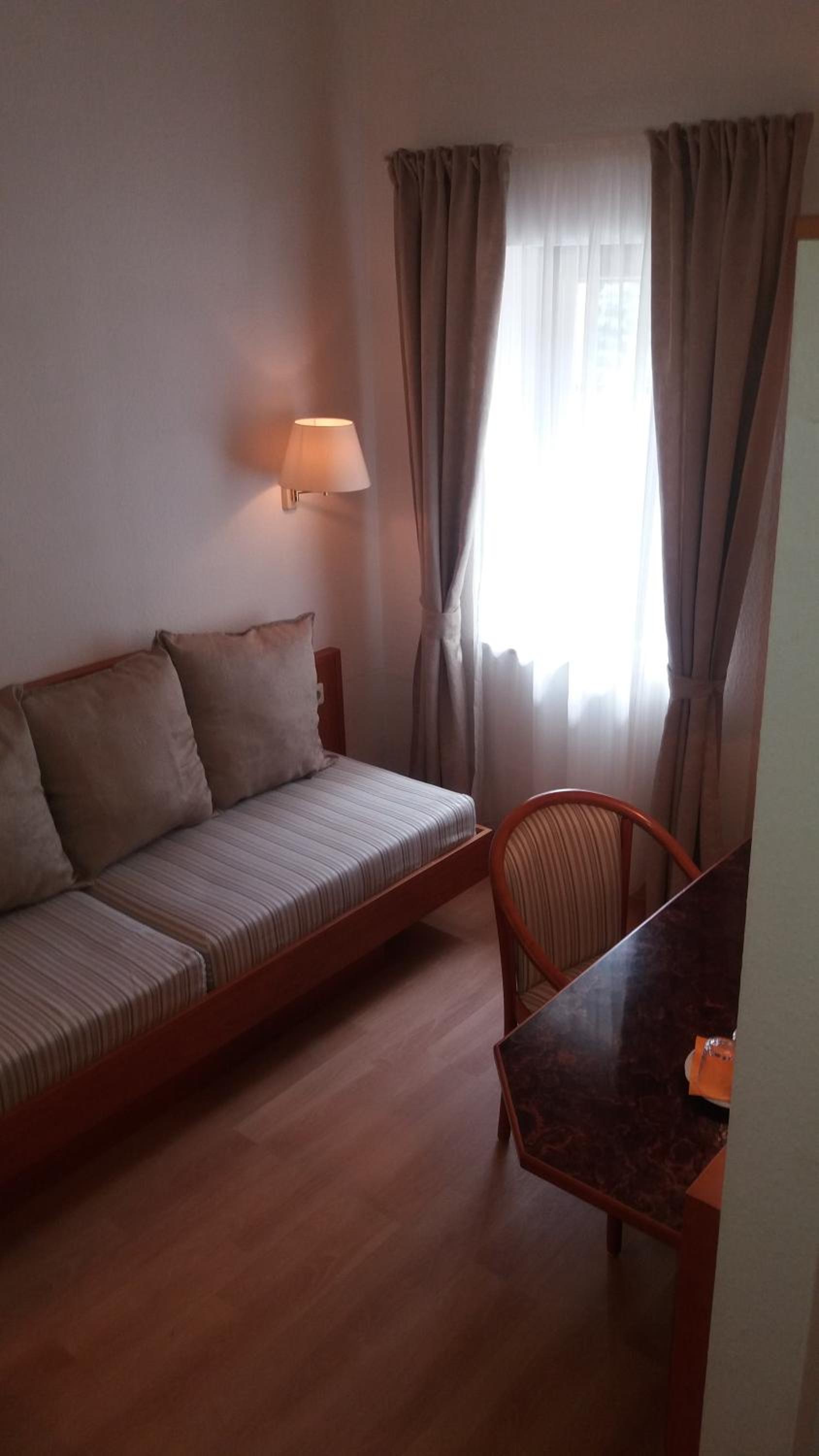 Double Room with Extra Bed - Photo 12