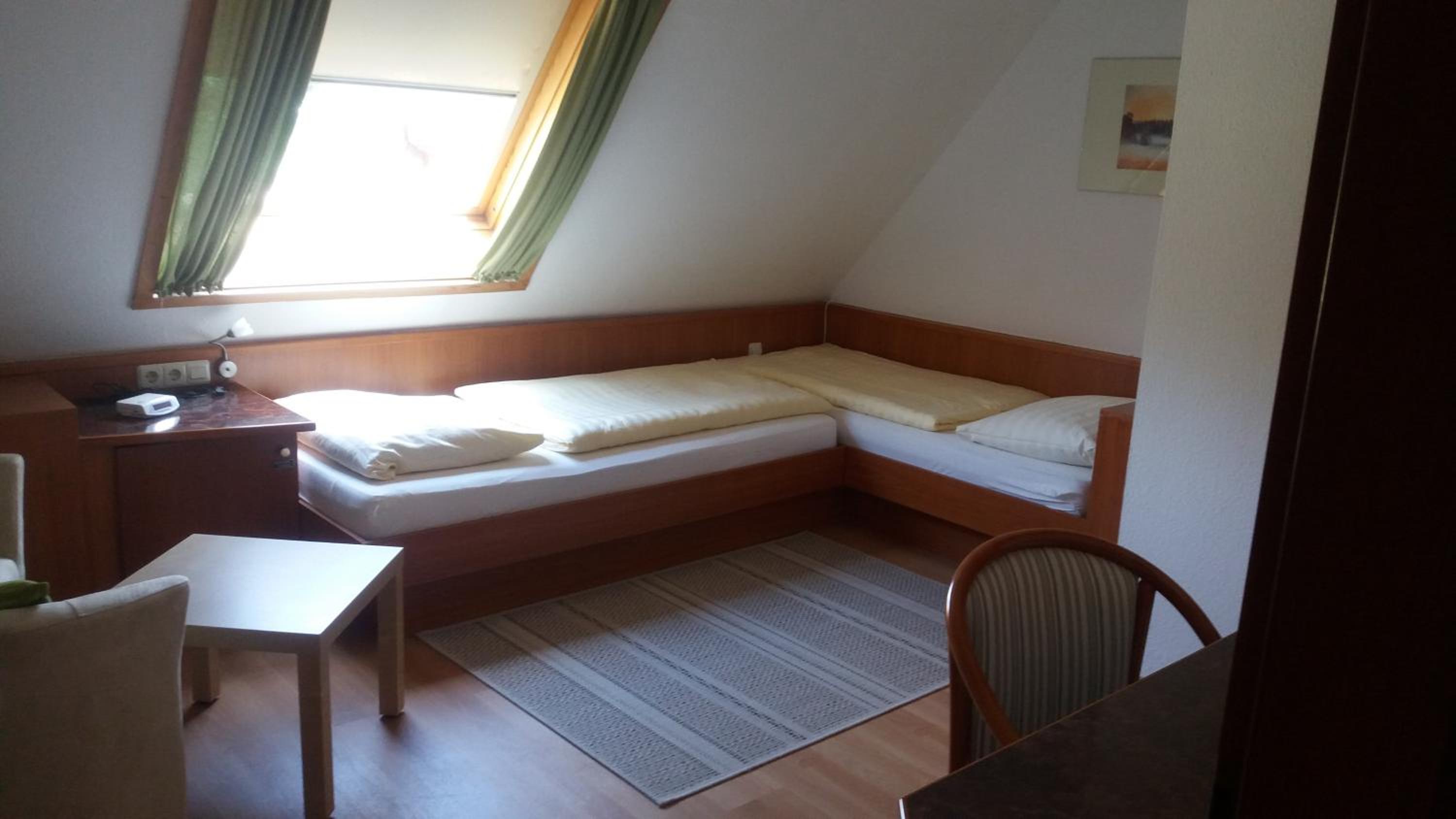 Standard Twin Room - Photo 5