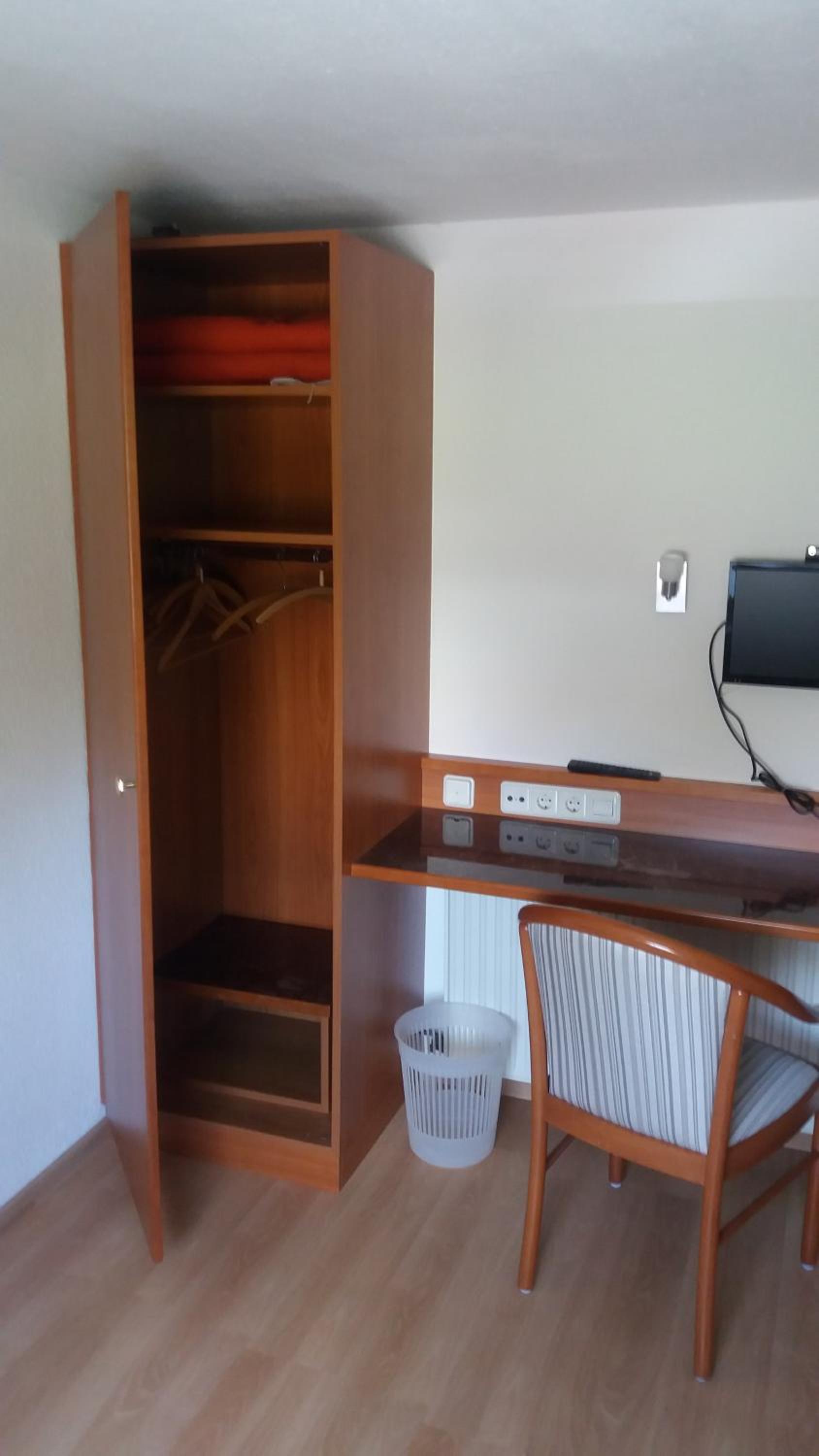 Standard Twin Room - Photo 25