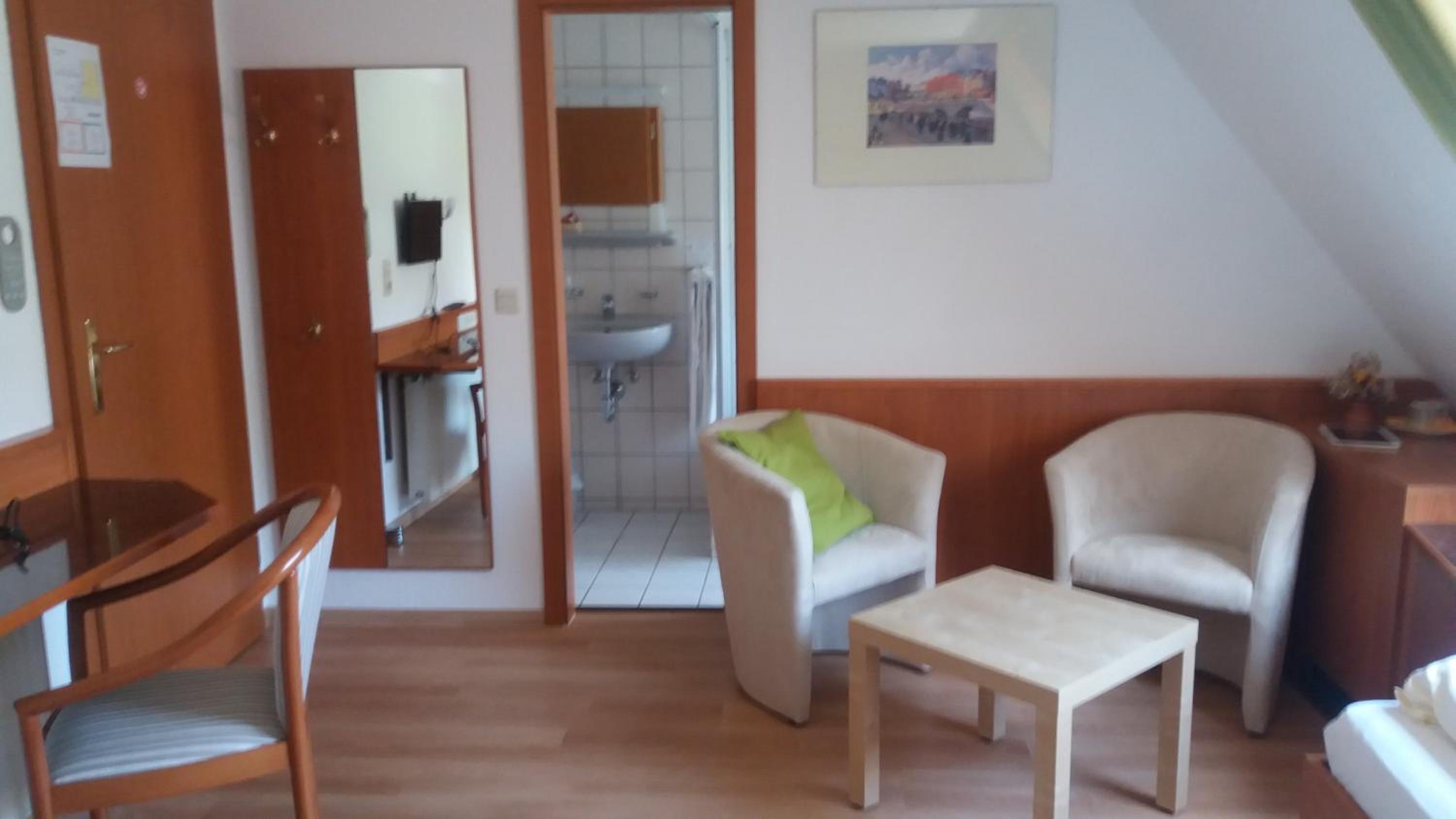 Standard Twin Room - Photo 7