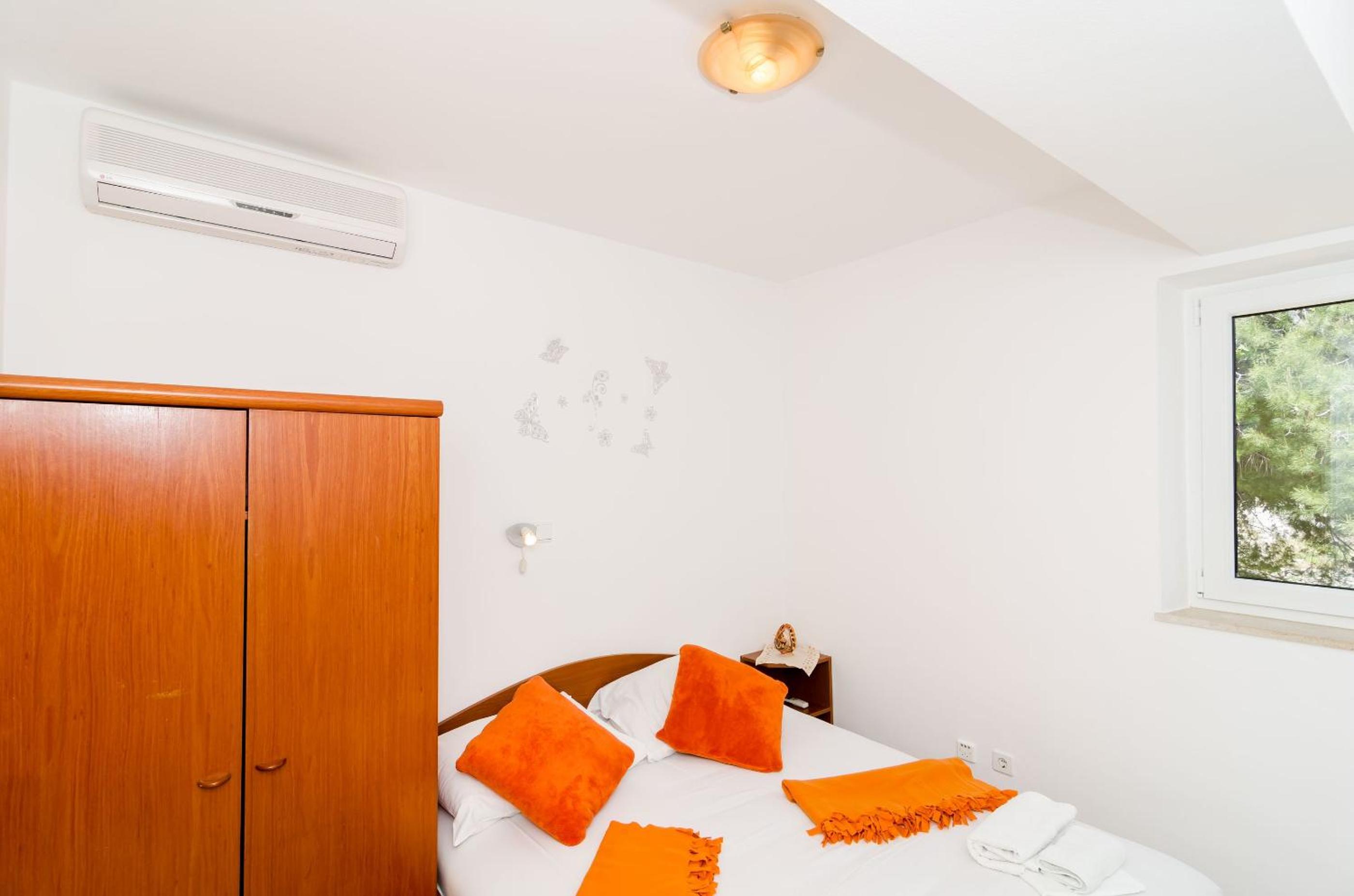 Double Room with Private External Bathroom photo 2