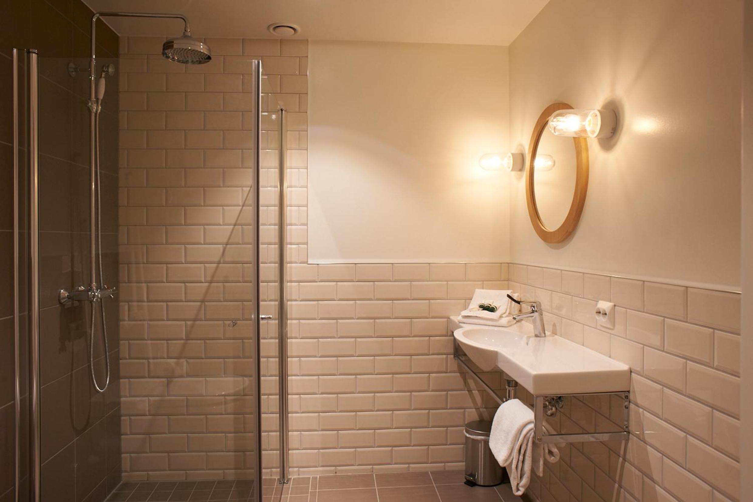 King Room - Disability Access - Photo 3