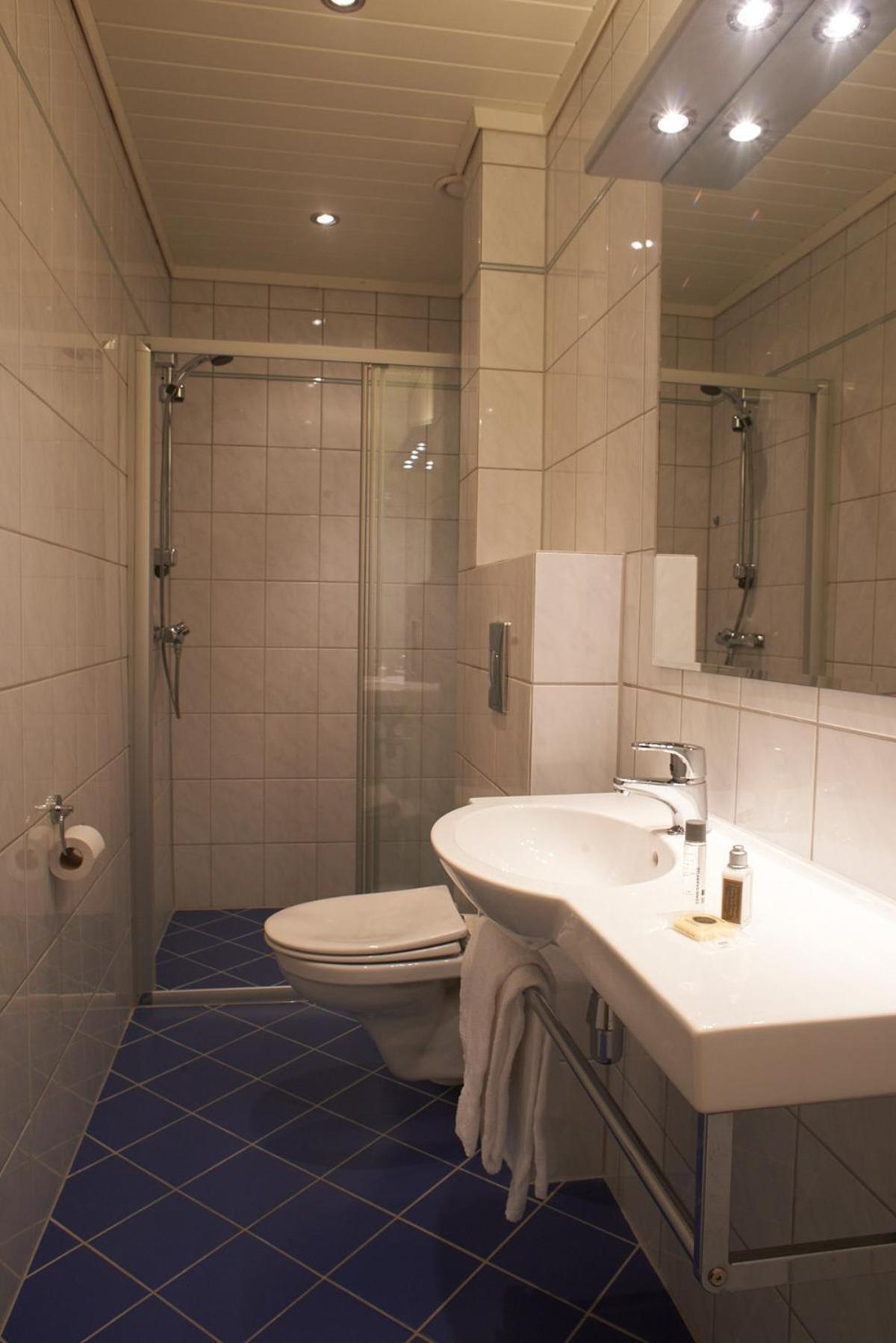 Deluxe Queen Room - Photo 2