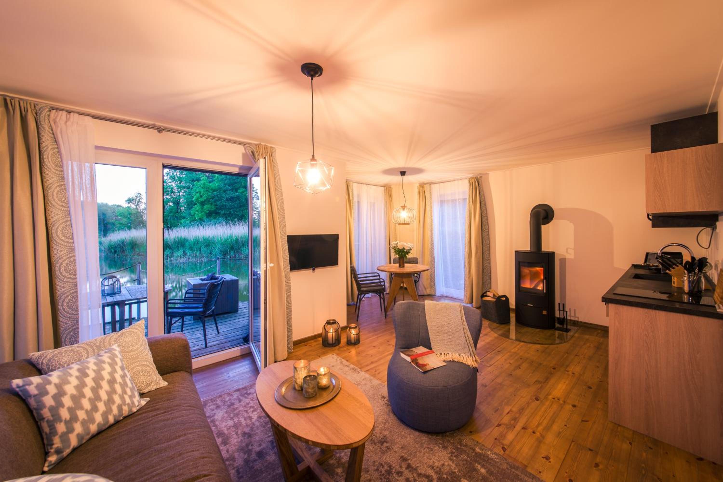 Houseboat - Suite VI with Fireplace photo 1