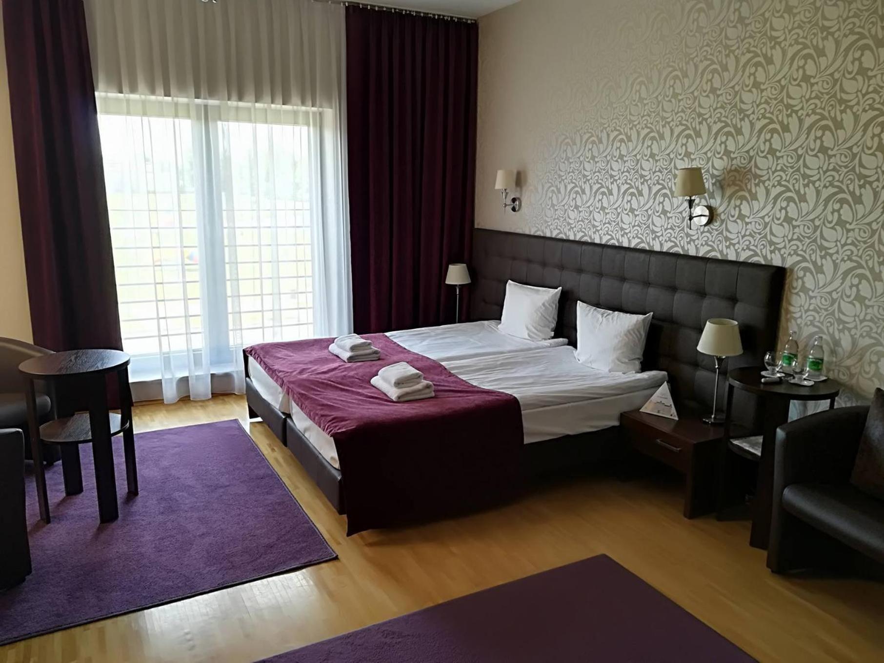 Deluxe Double Room with Bath - Photo 10
