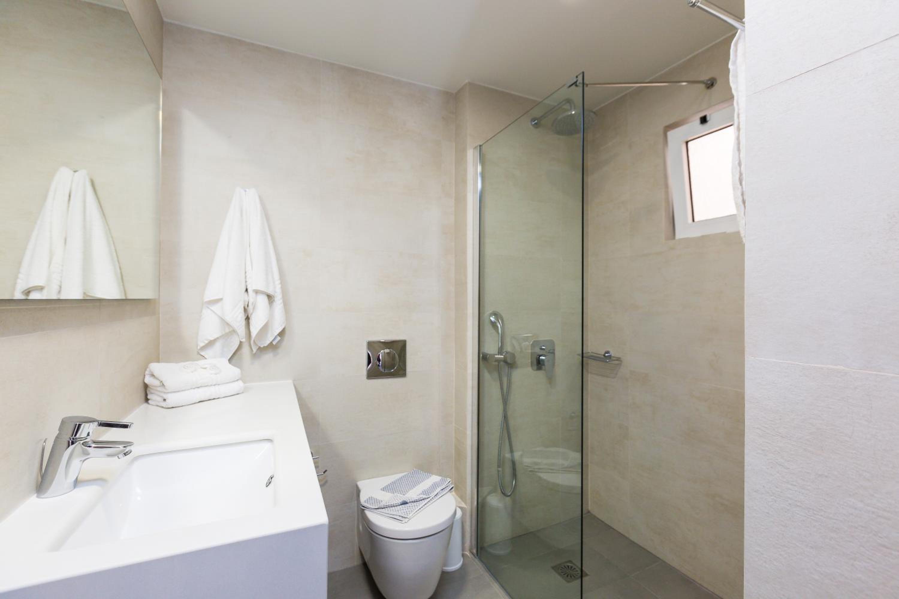 Suite Two-Bedroom Apartment (6 Adults) thumbnail 5