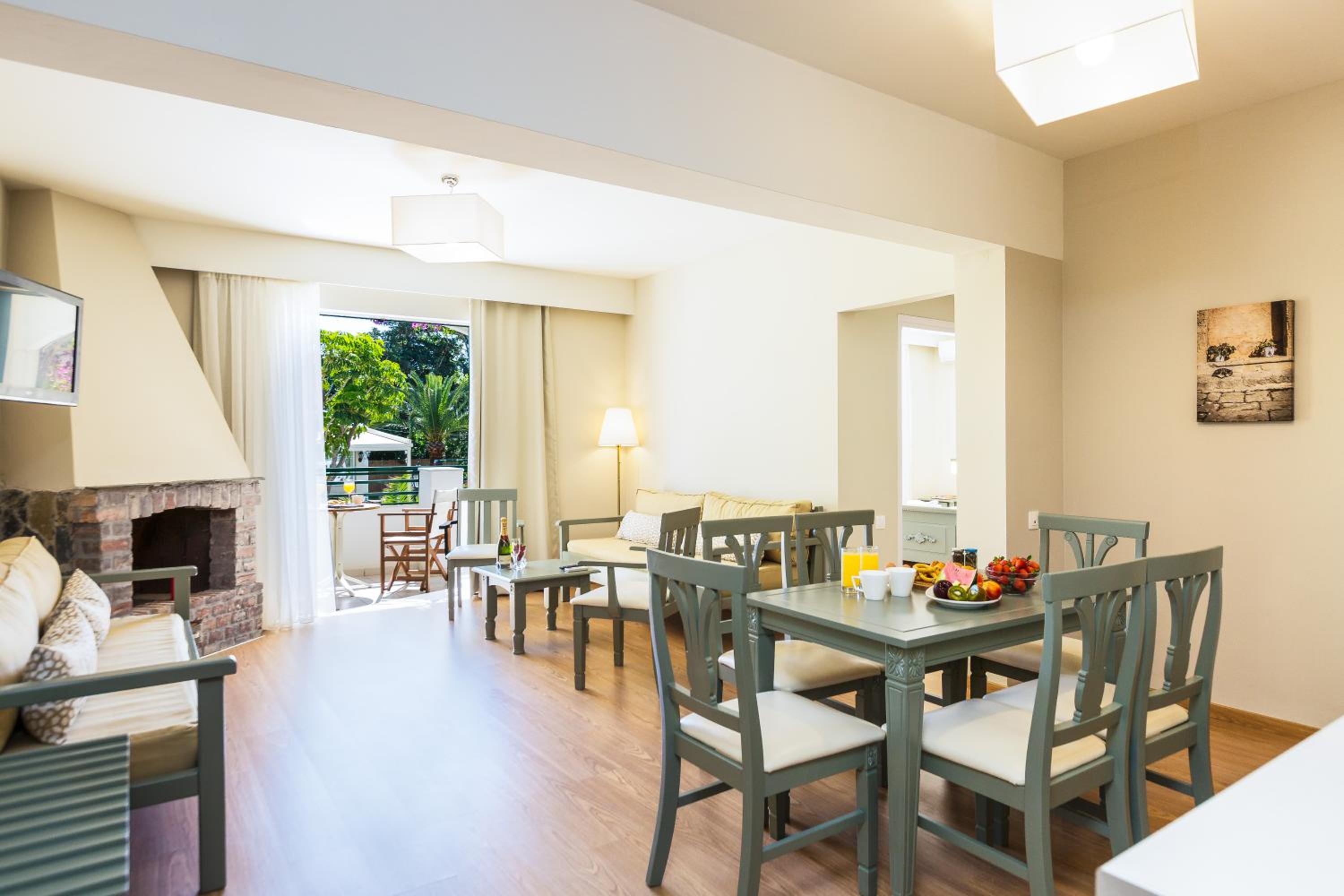 Suite Two-Bedroom Apartment (6 Adults)