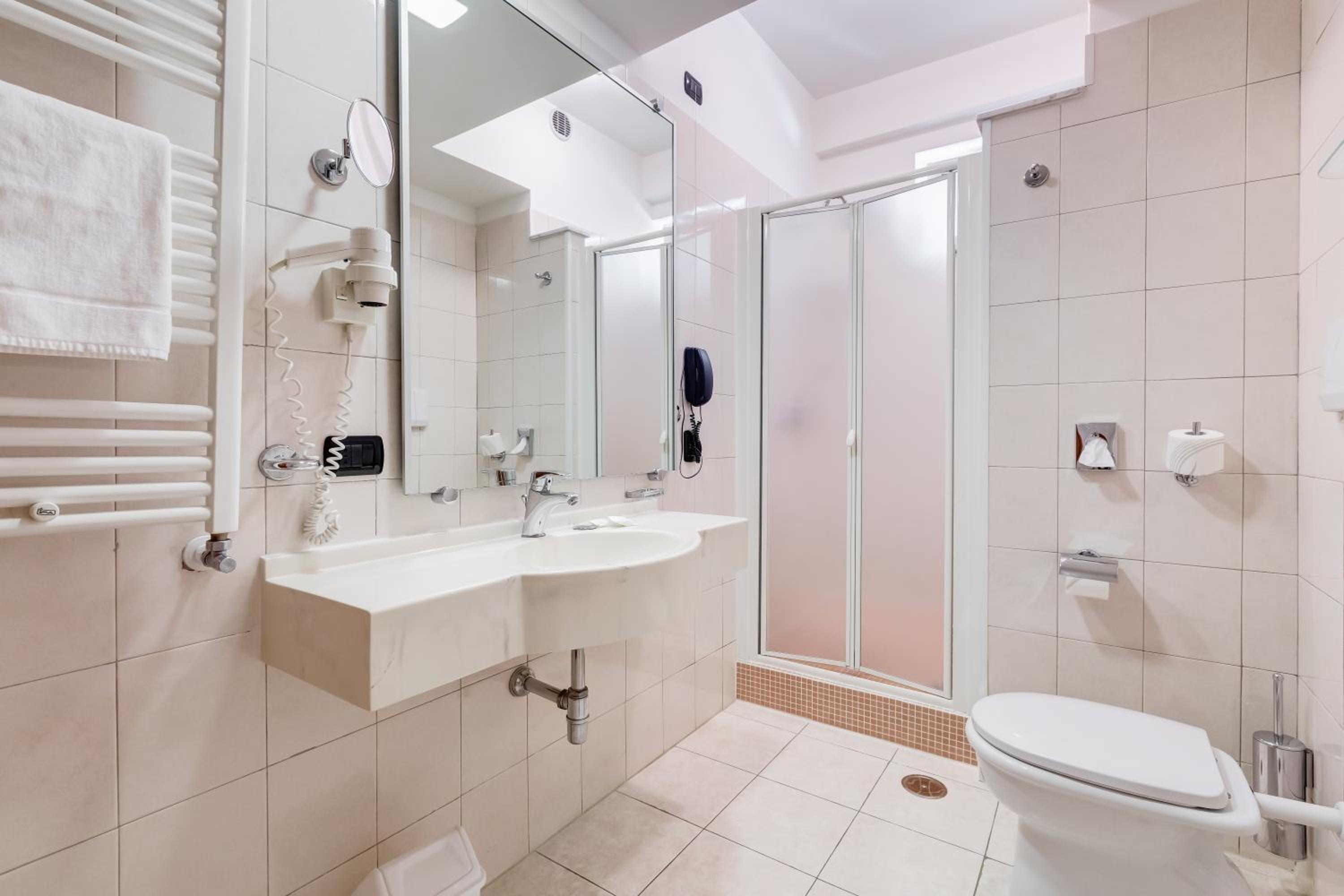 Comfort King Room - Photo 6