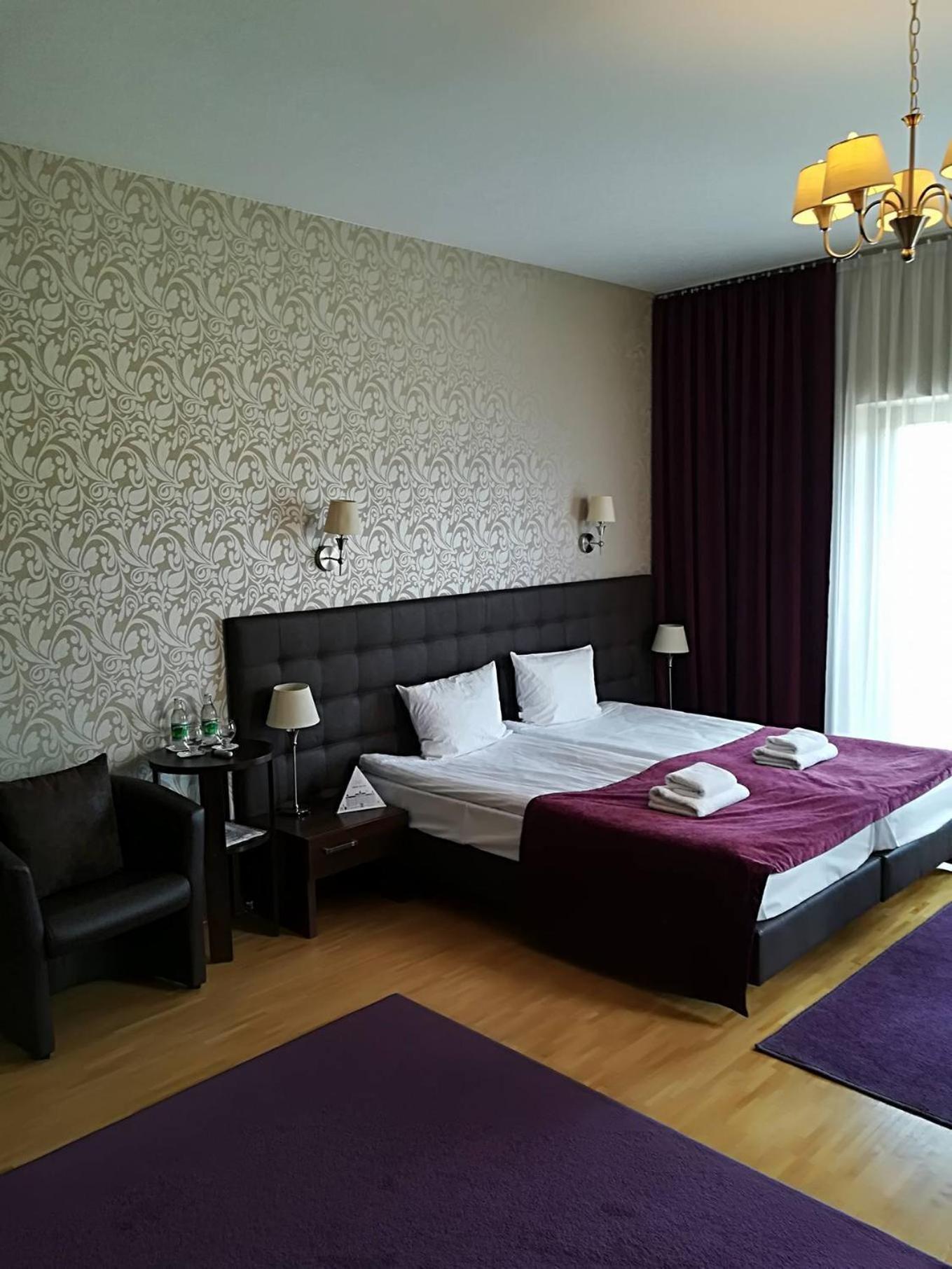 Deluxe Double Room with Bath - Photo 2