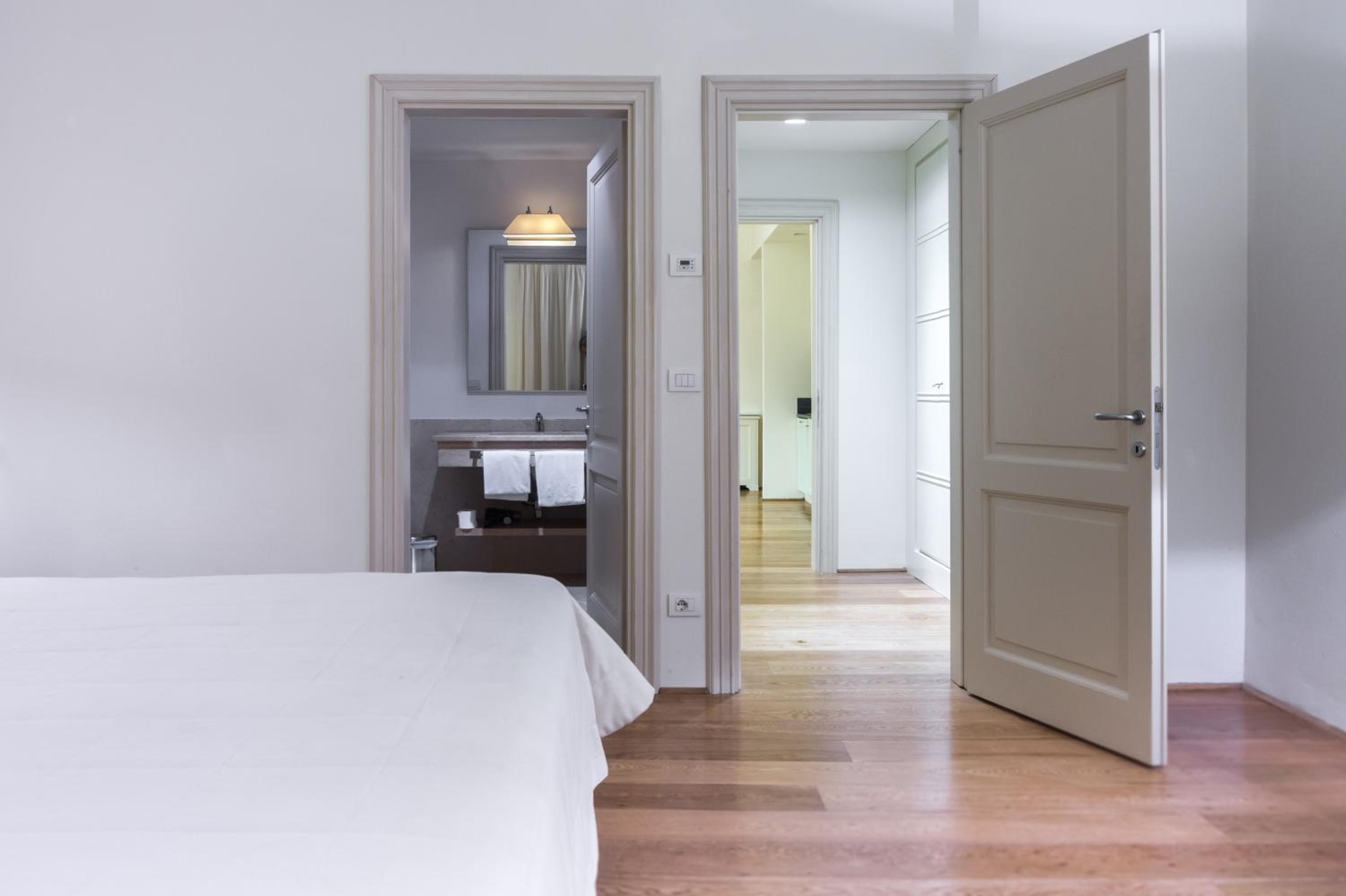 Executive Apartment - Photo 26