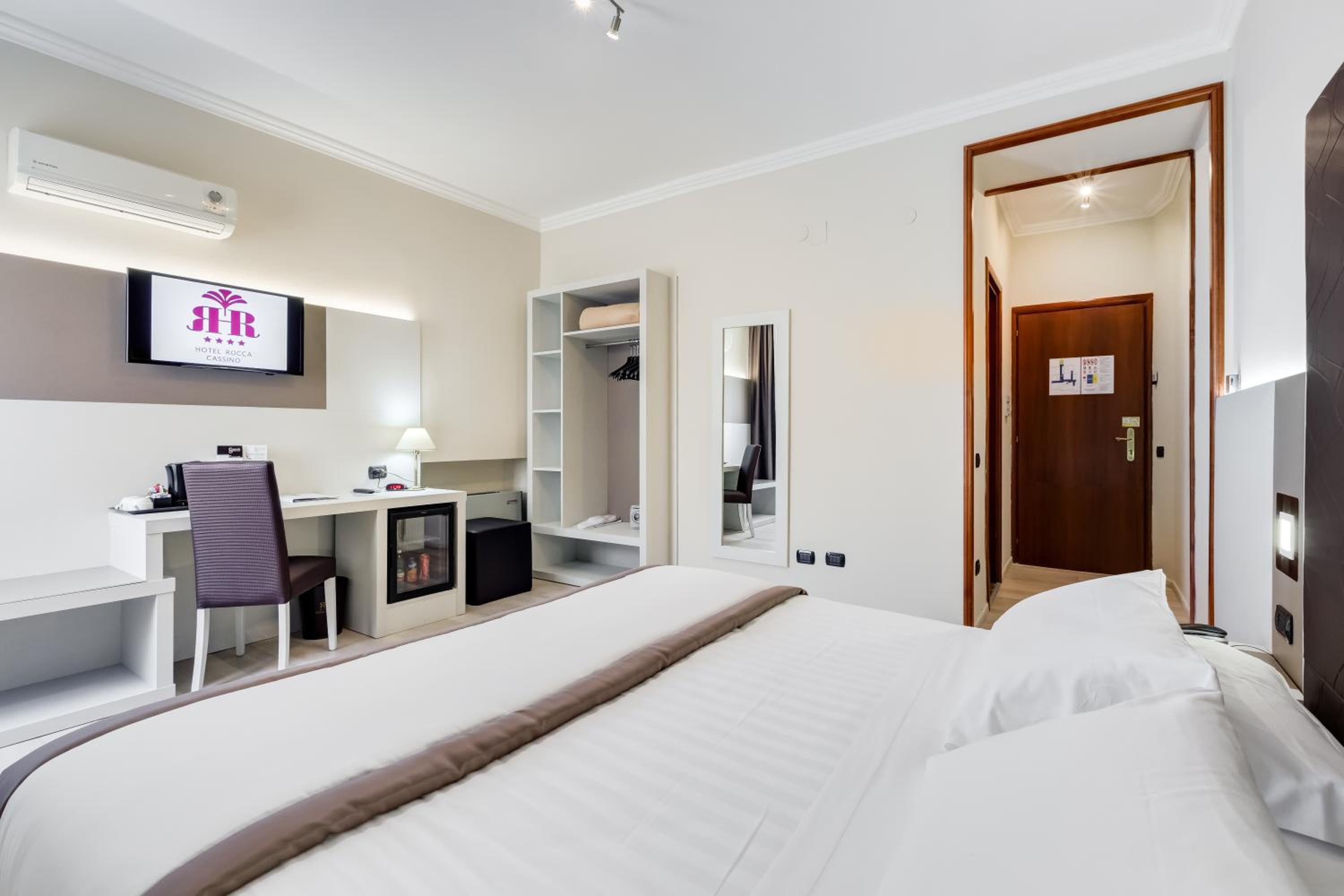 Standard Queen Room - Photo 4