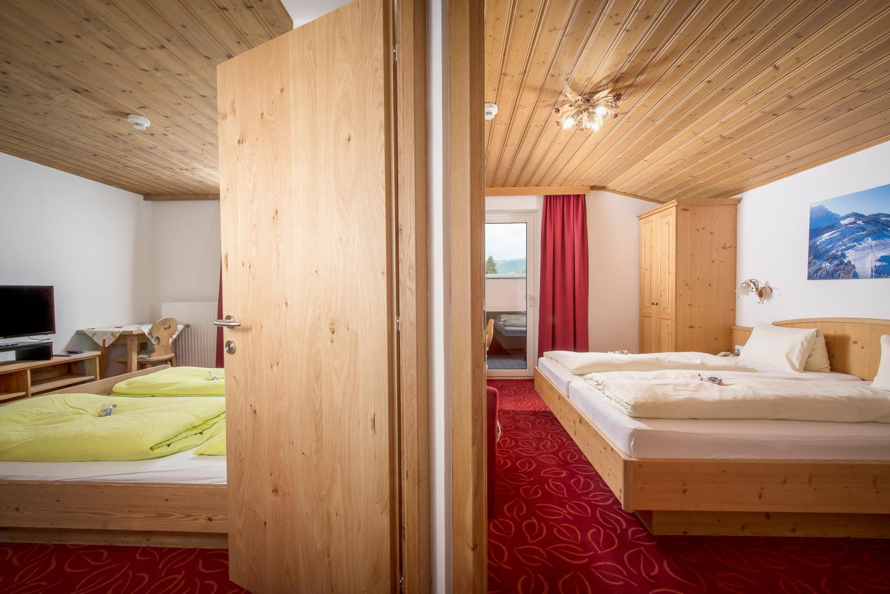 King Room with Two King Beds photo 1