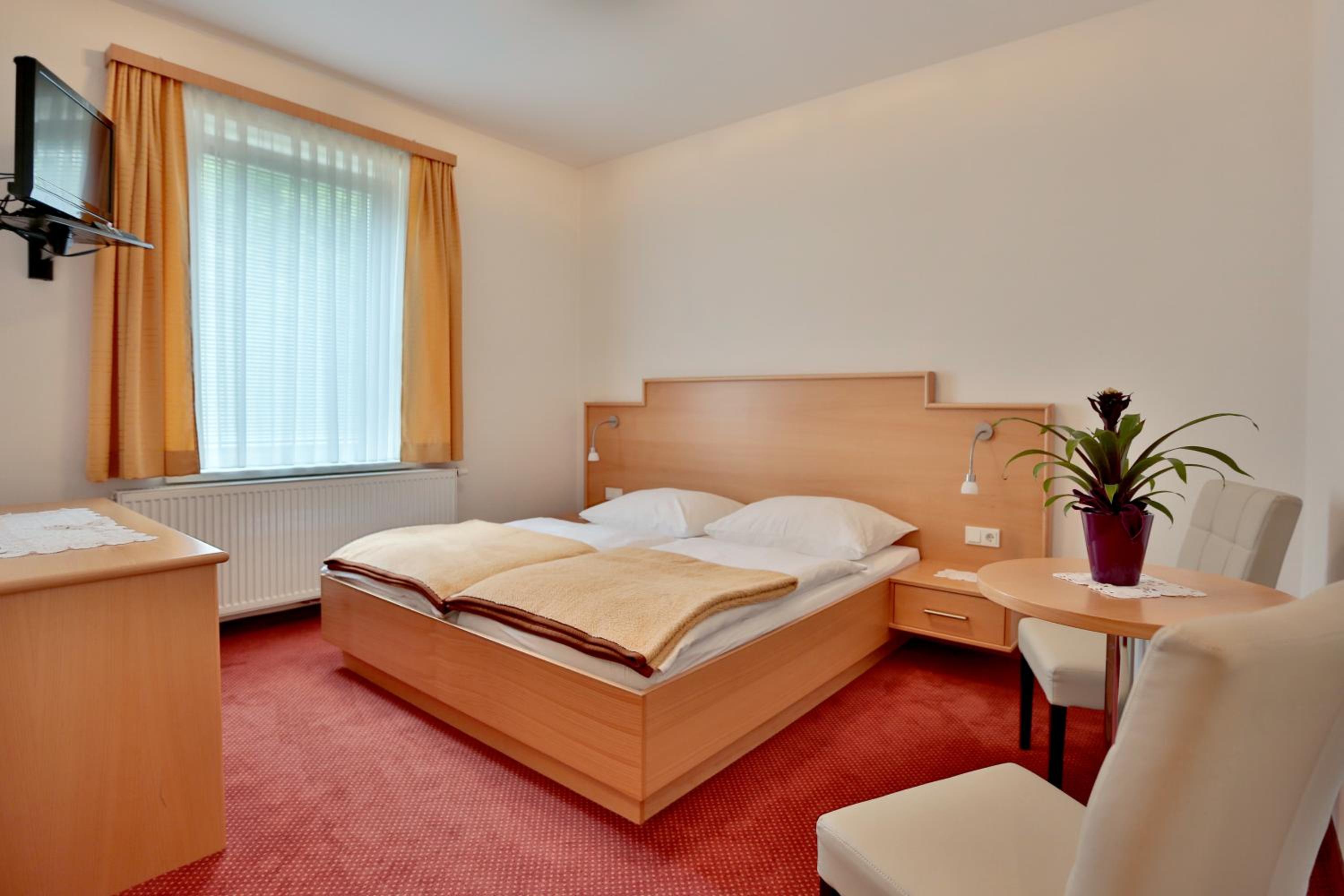 Double Room with Garden View - Photo 4