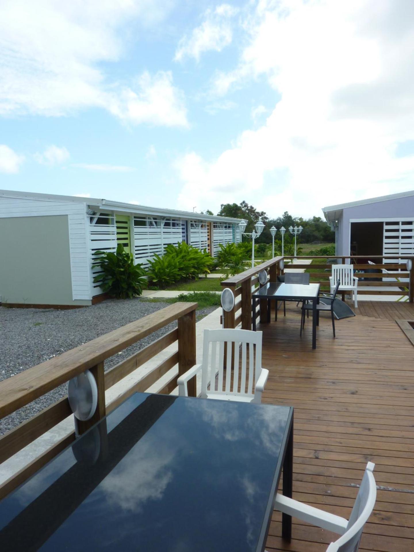 Bungalow C & Car photo 2