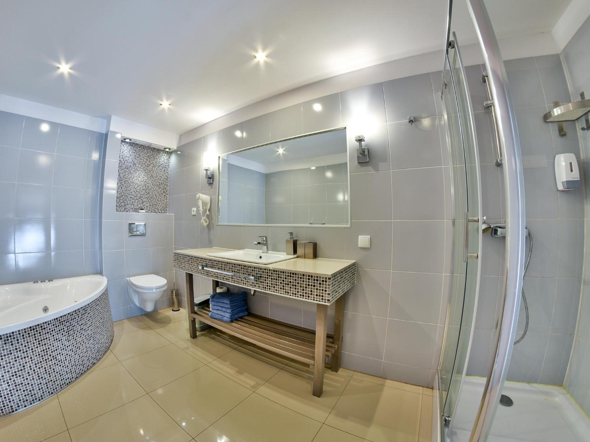 Two-Bedroom Apartment with Spa Bath photo 3