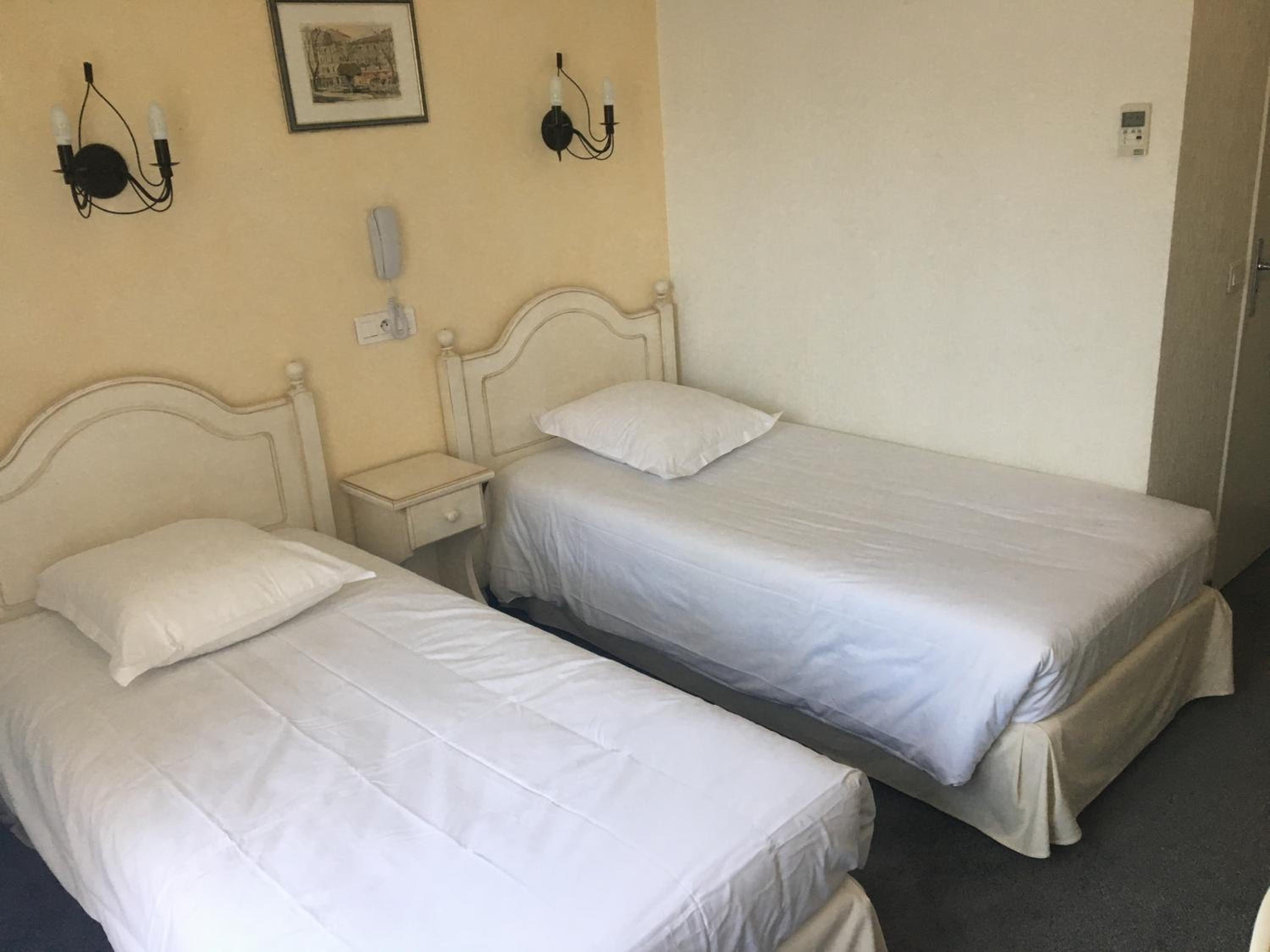 Twin Room with Shower photo 2
