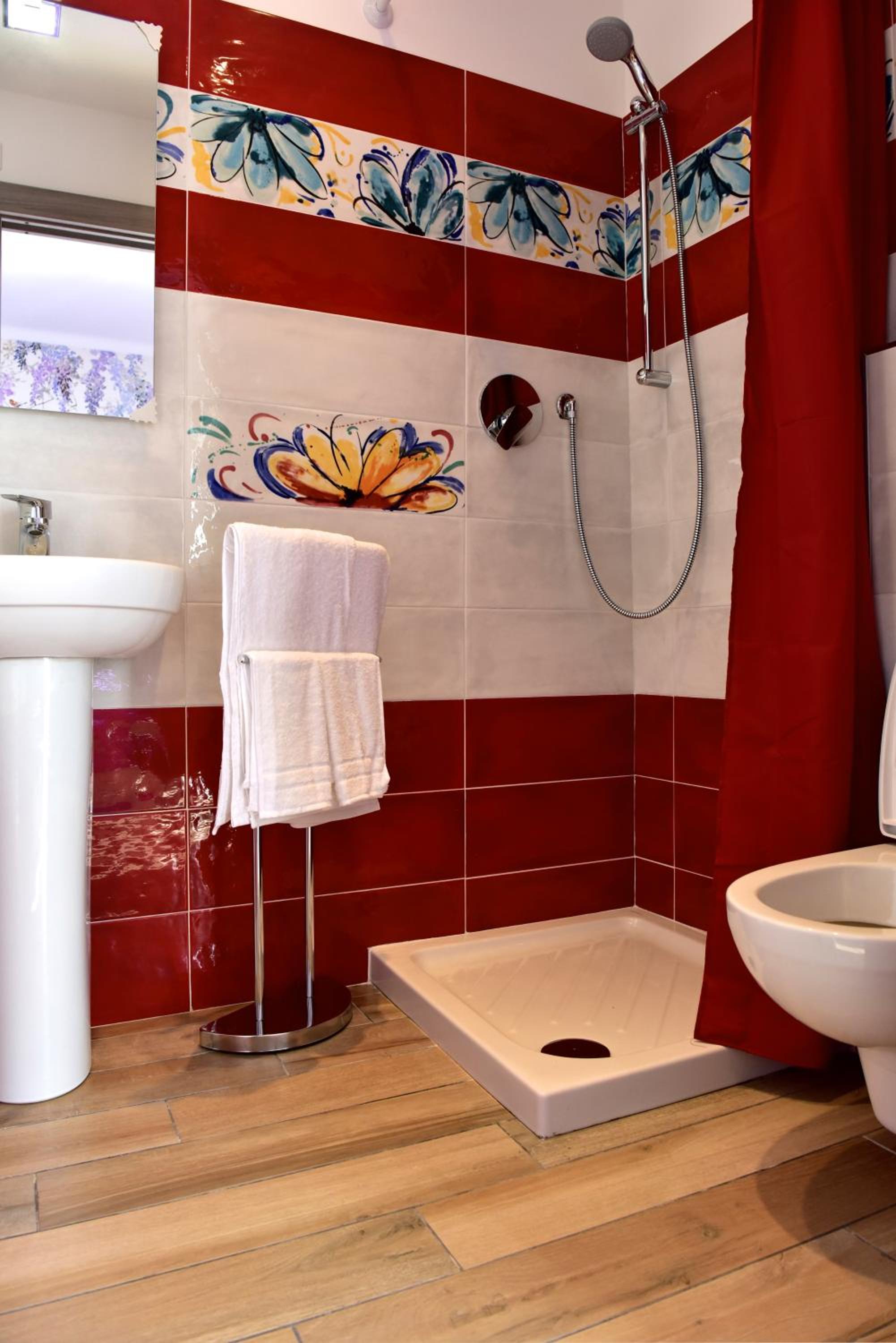 Deluxe King Room - Photo 4