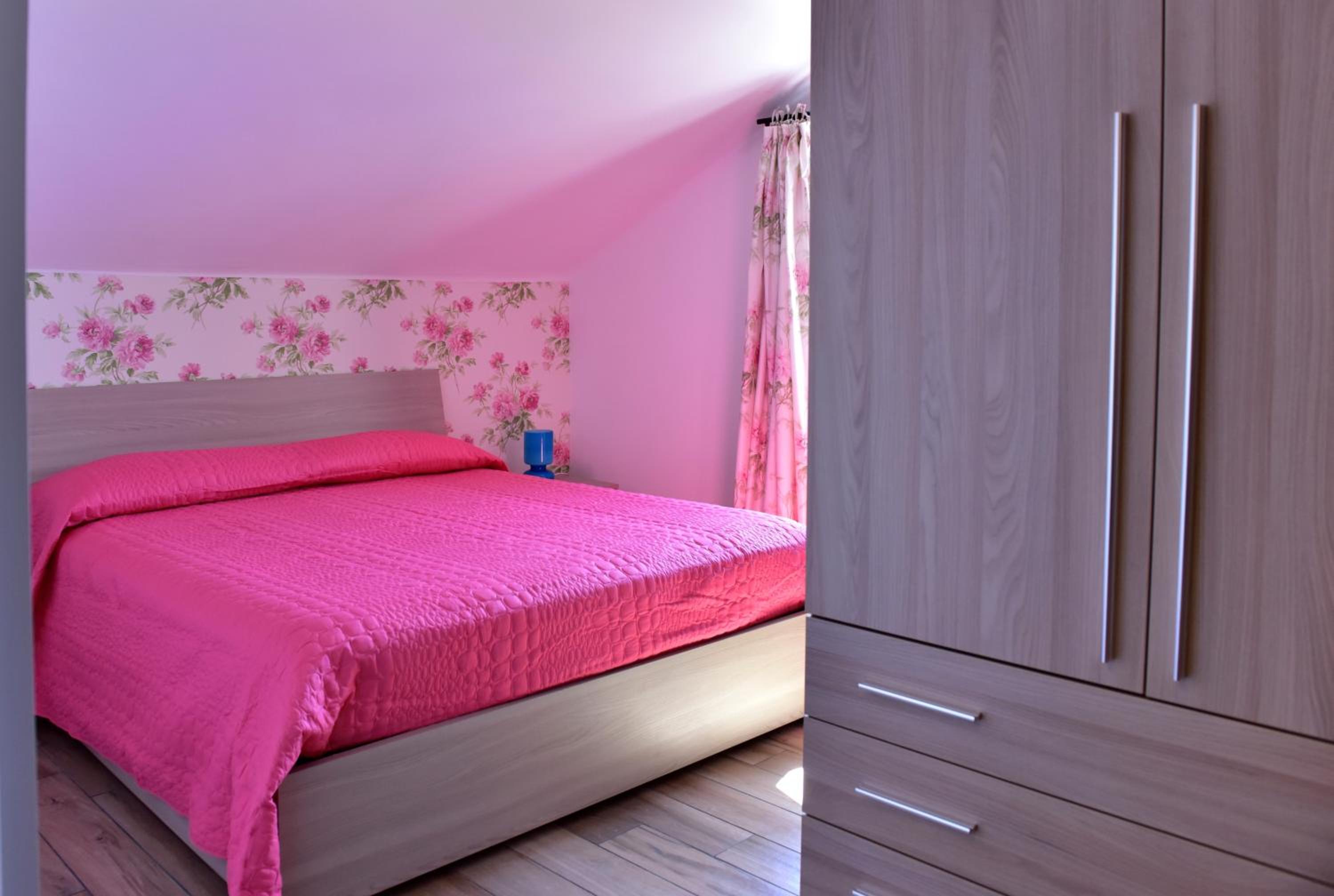 Standard King Room - Photo 5