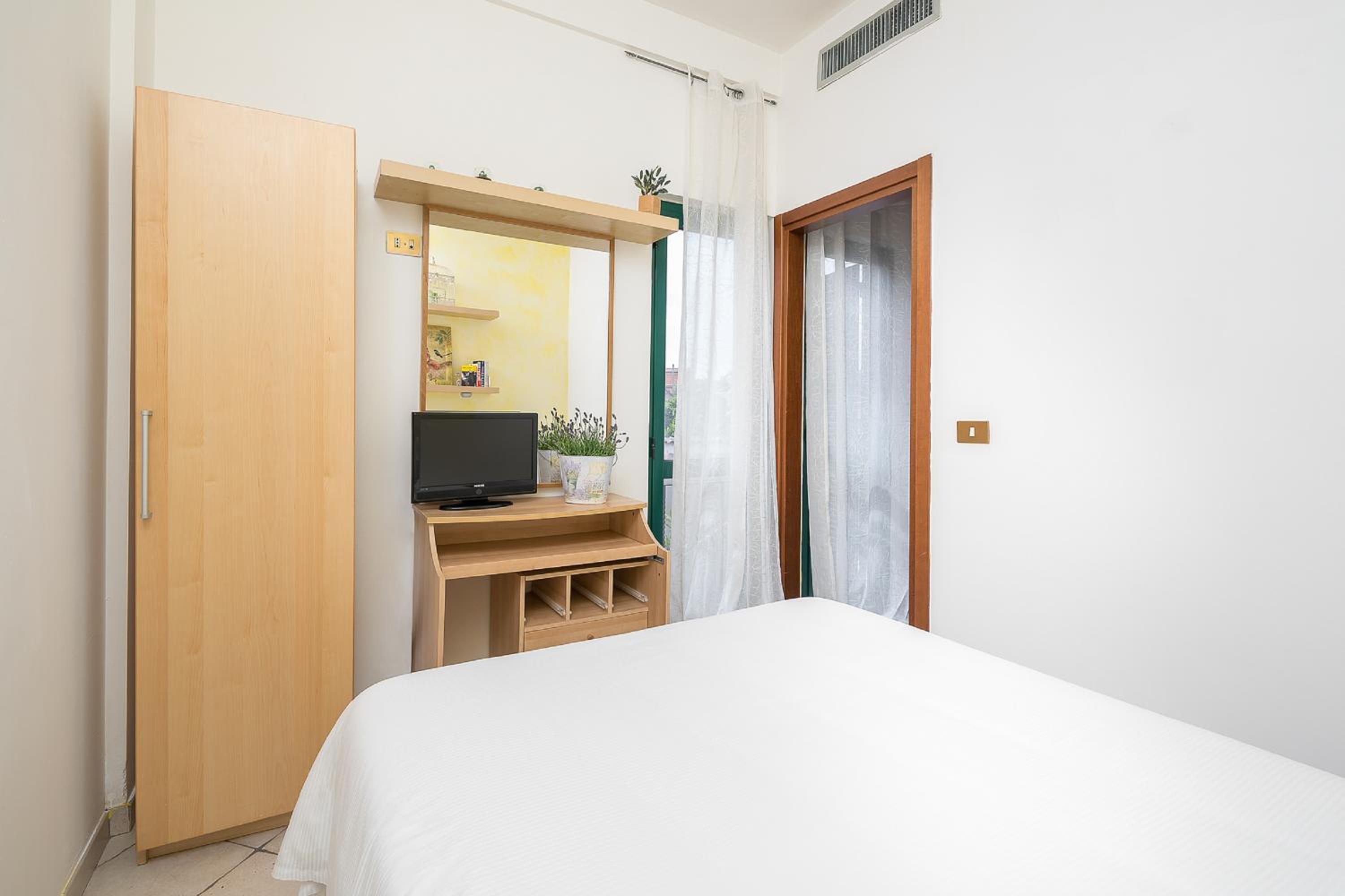 Basic Single Room photo 3