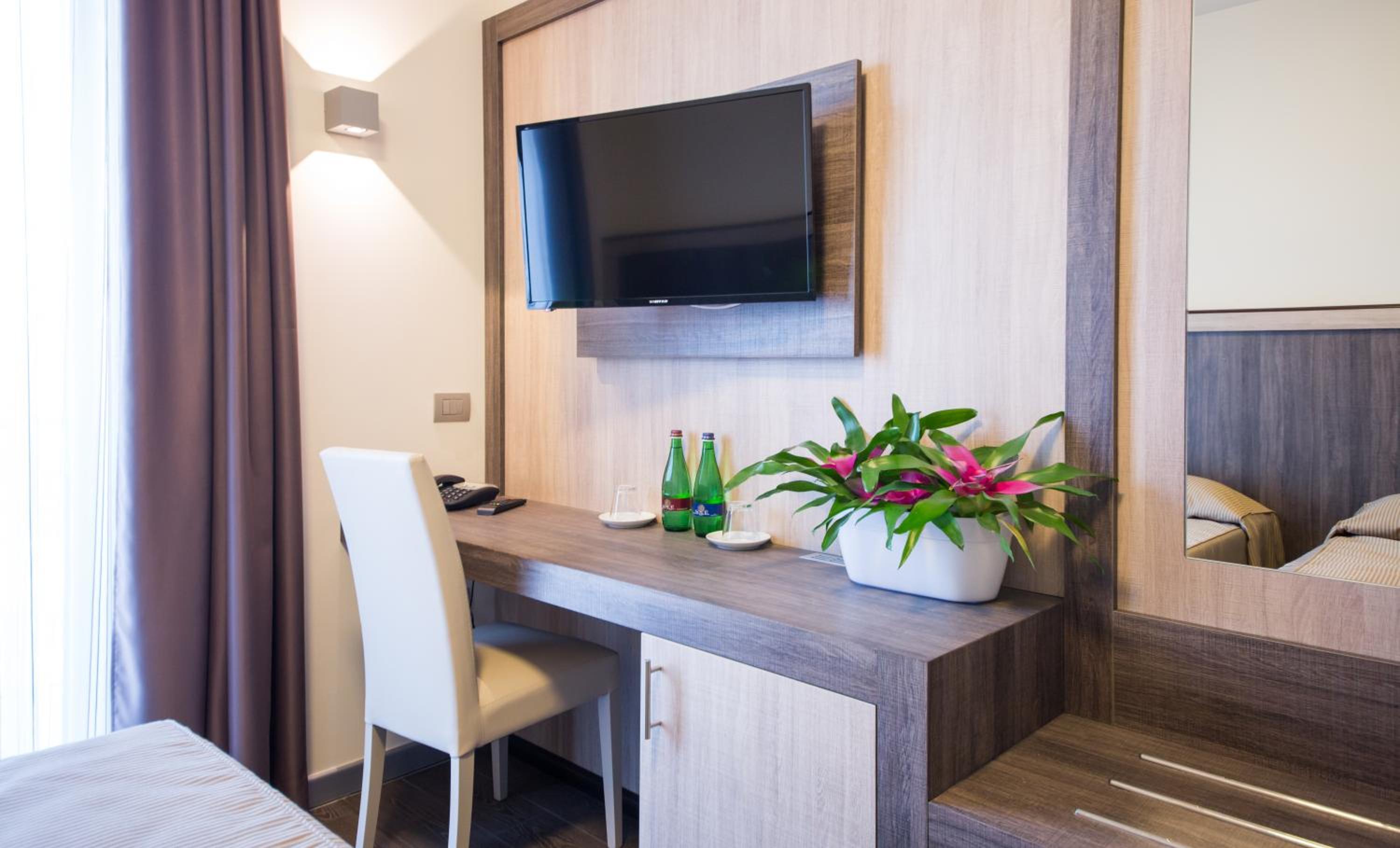 Deluxe Single Room with Balcony photo 2