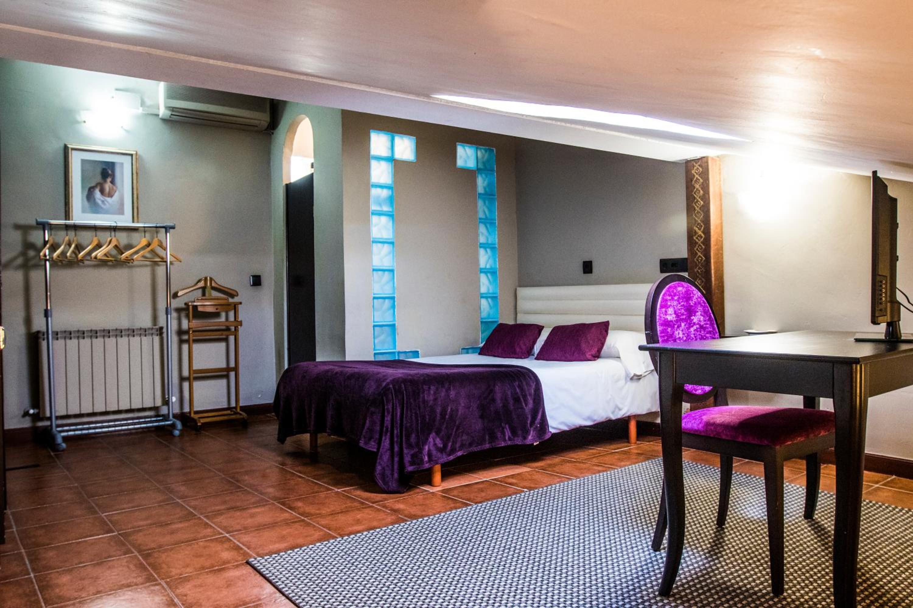 Quadruple Room with Private Bathroom photo 3