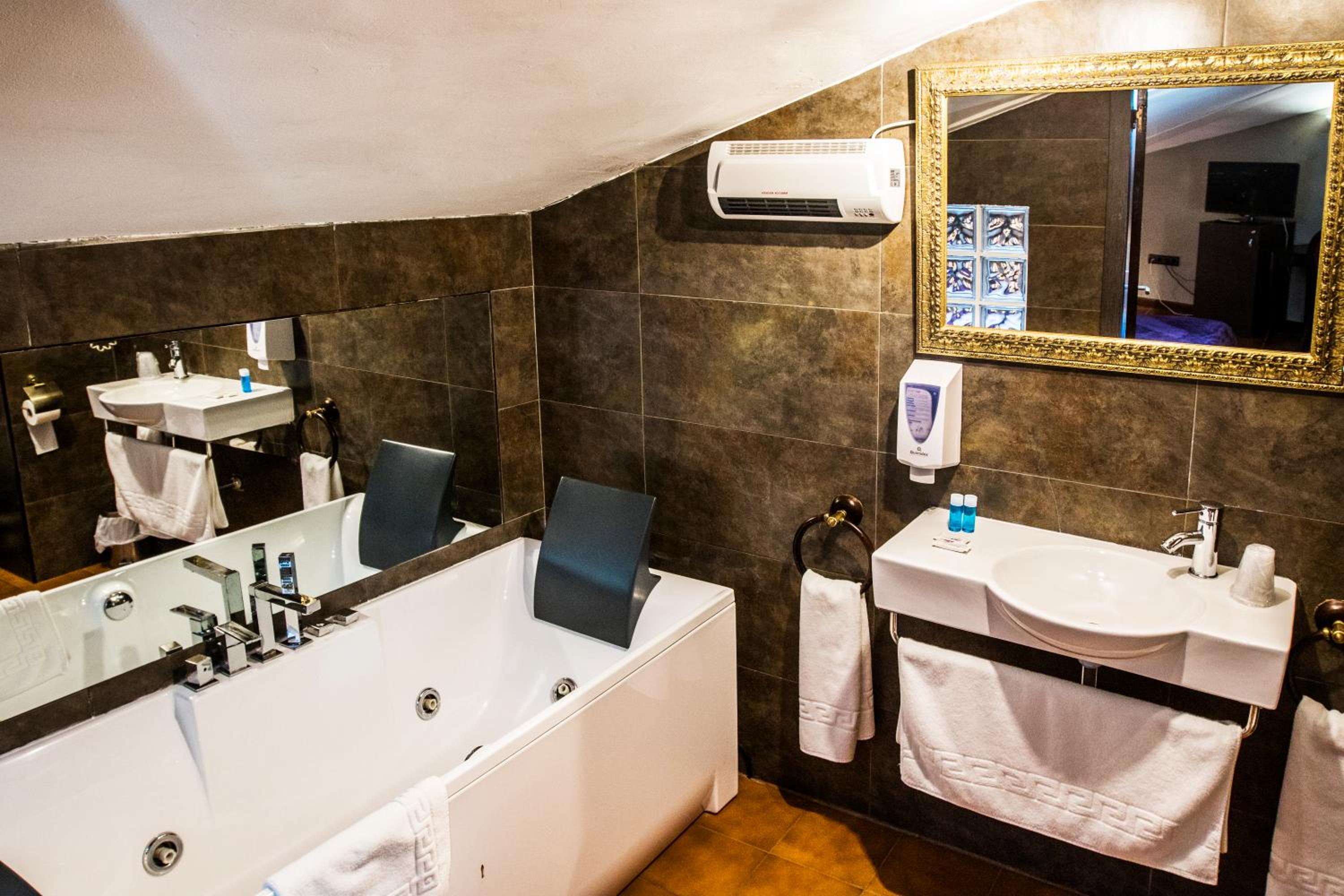 Deluxe Double Room - Photo 6