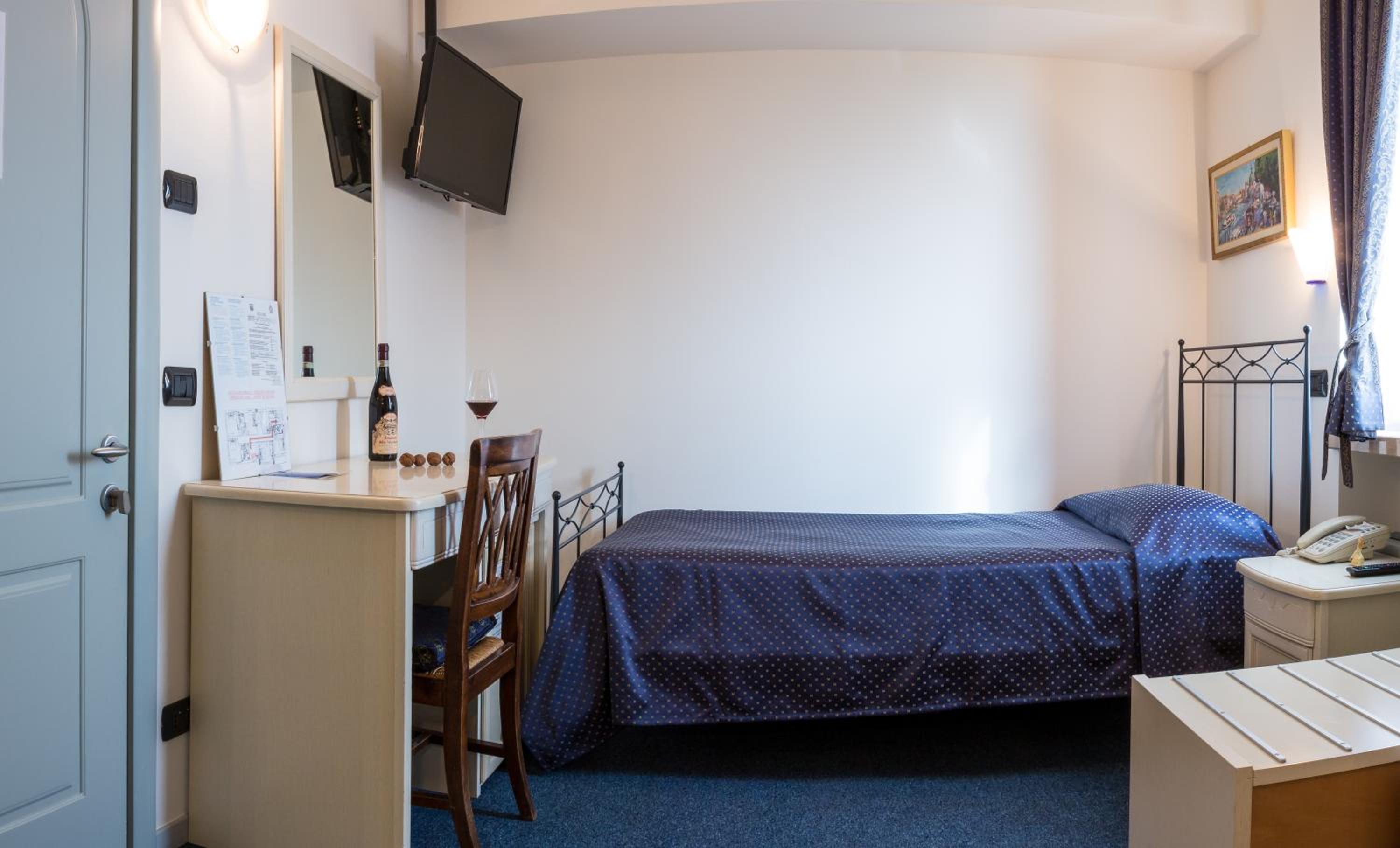 Single Room with Lake View photo 2