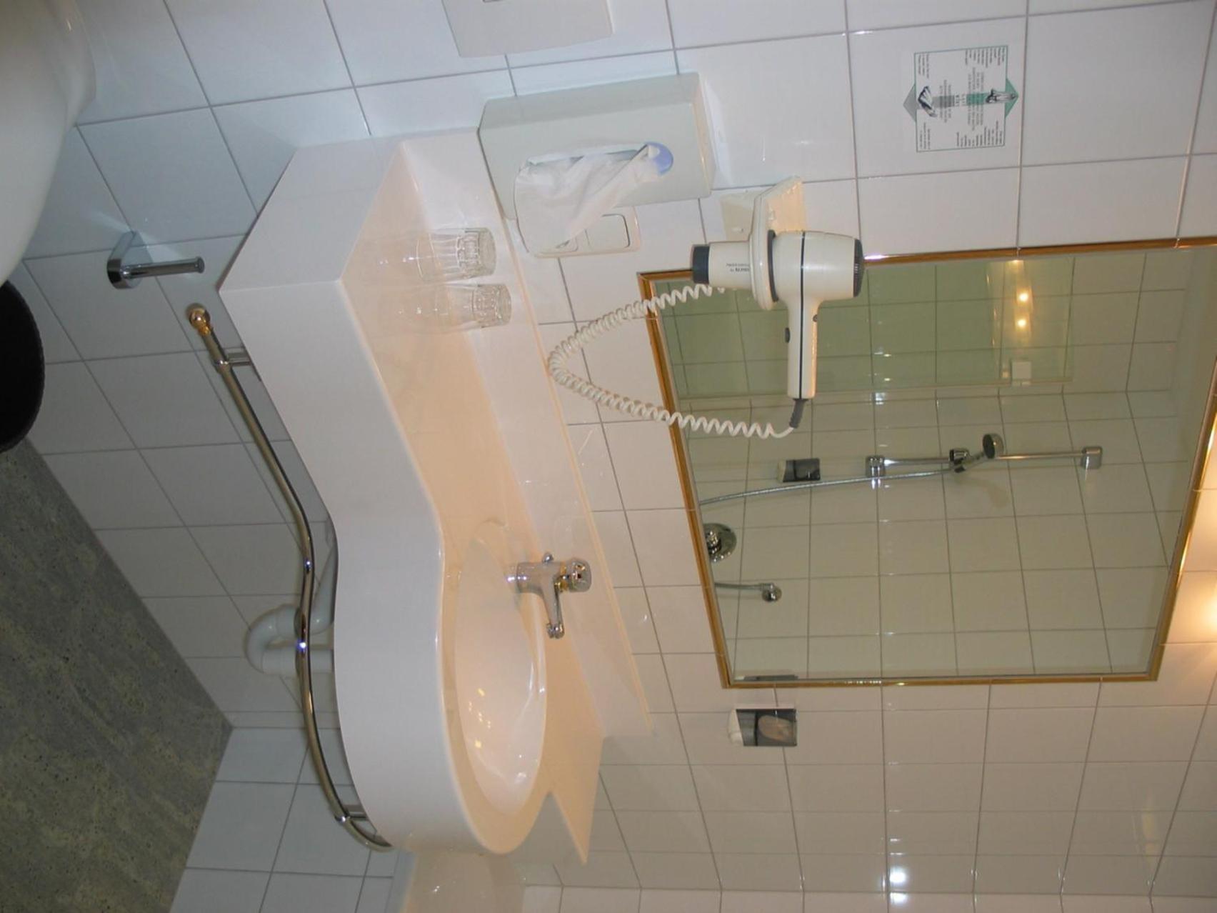 Single Room photo 3