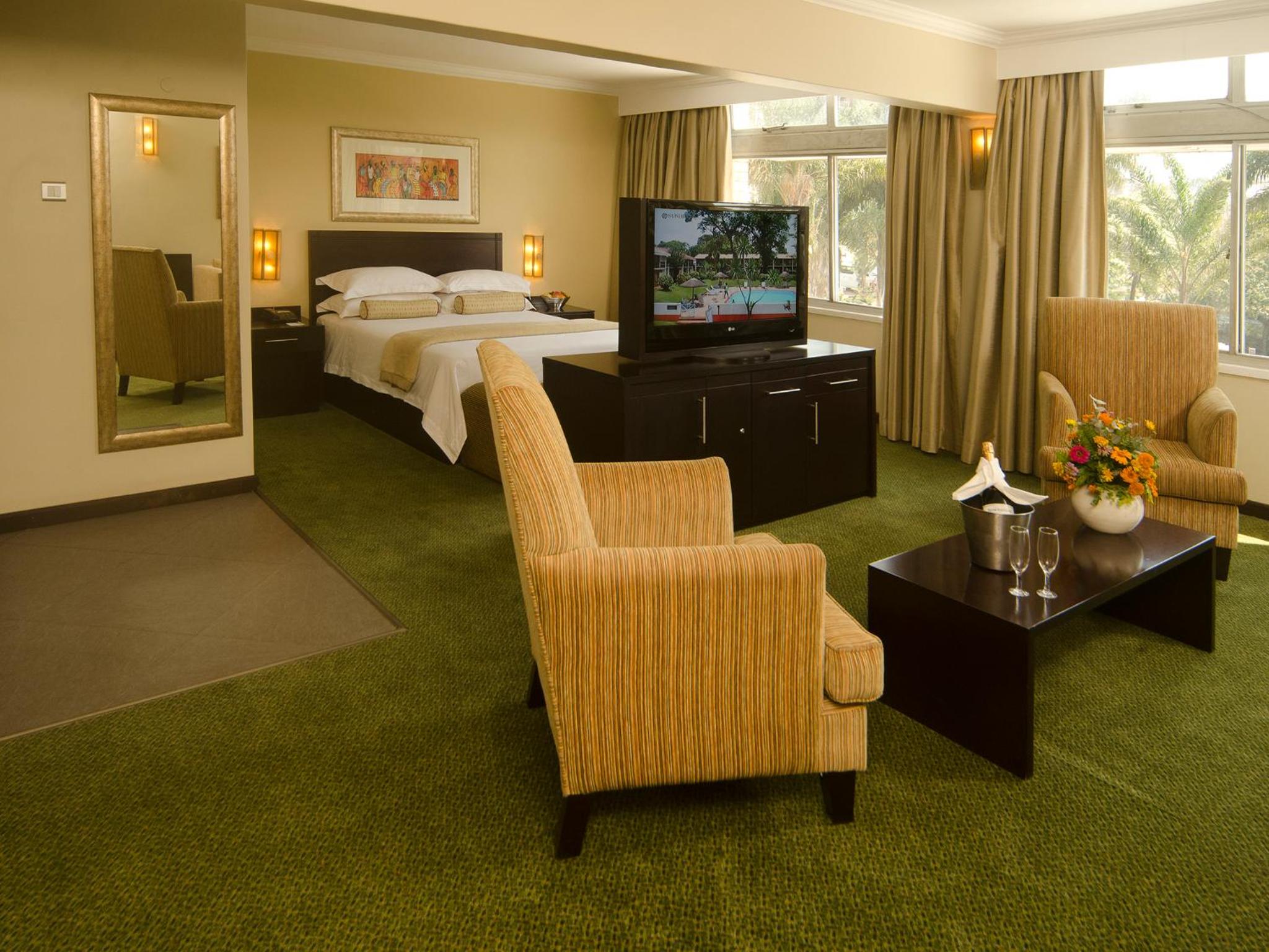 Suite - Photo 1