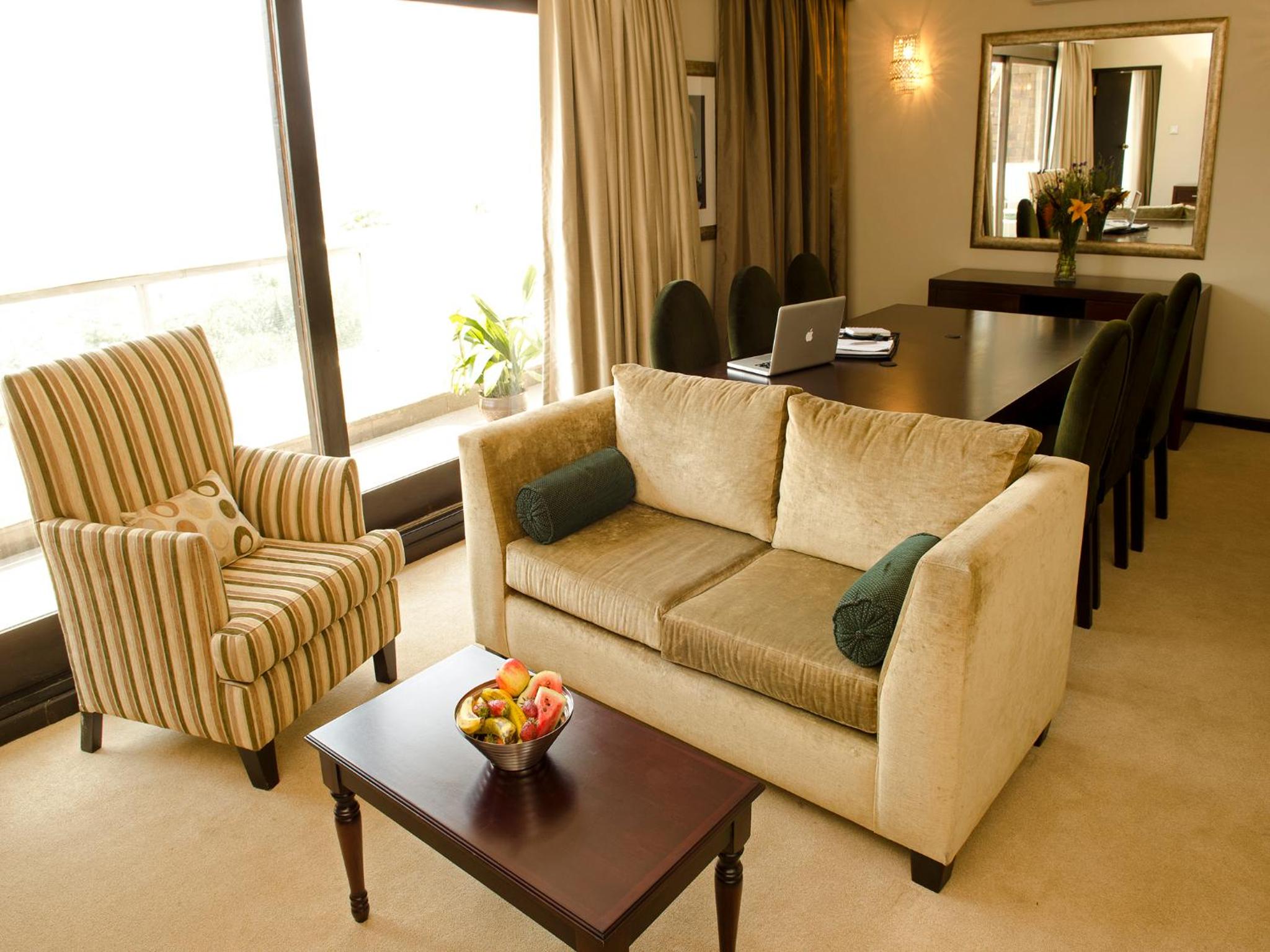 Executive Suite - Photo 2