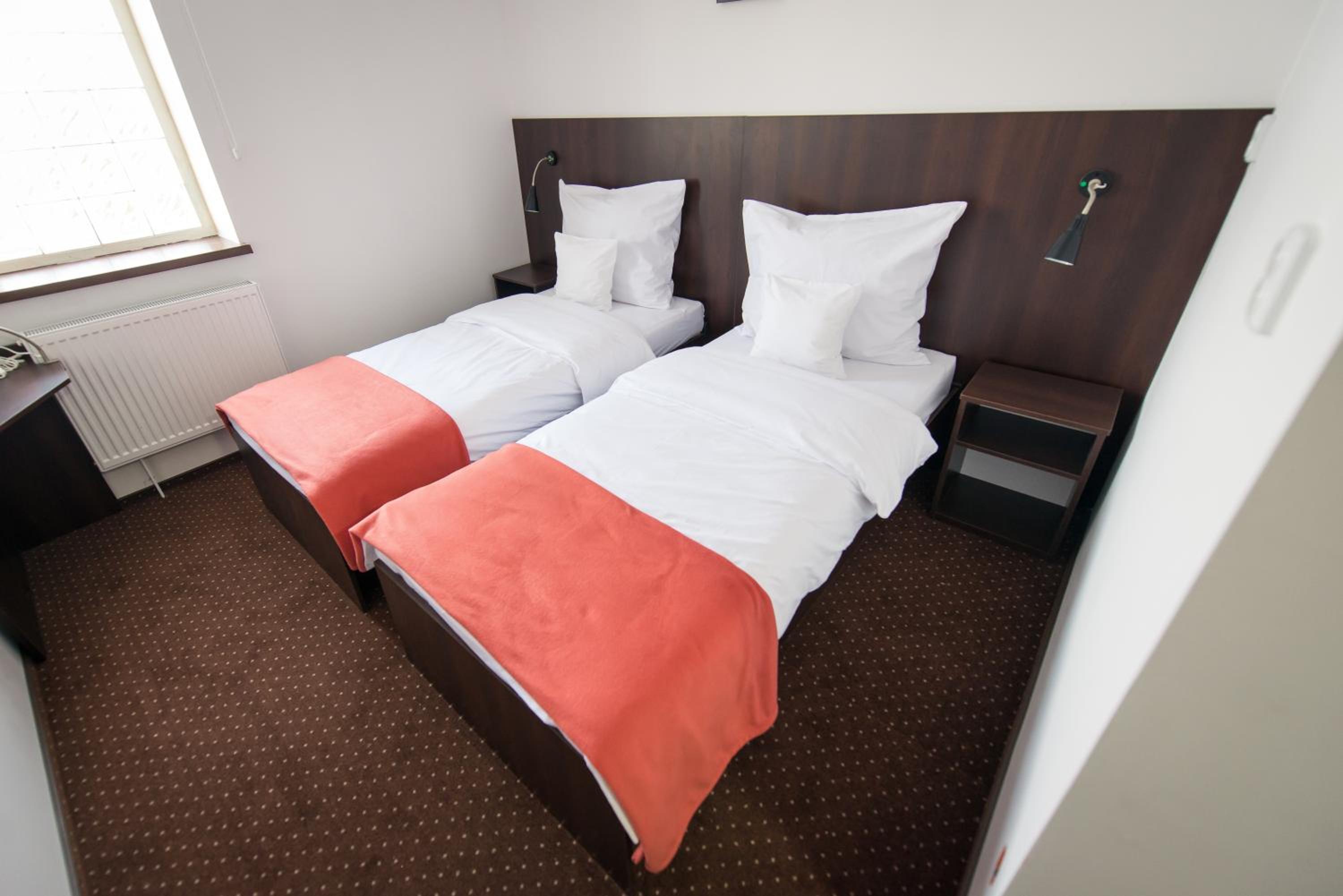 Standard Double Room - Photo 9