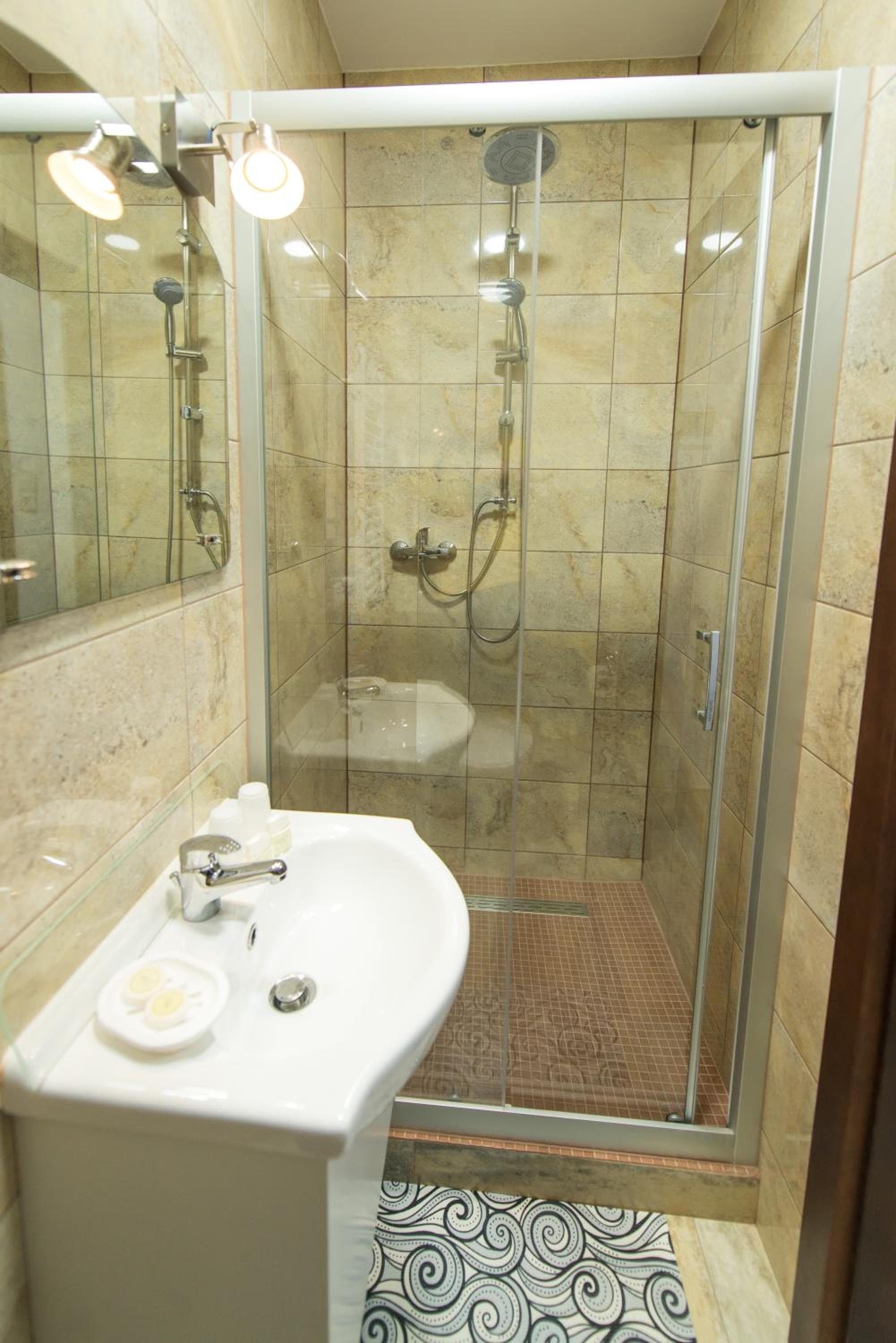 Standard Double Room - Photo 4