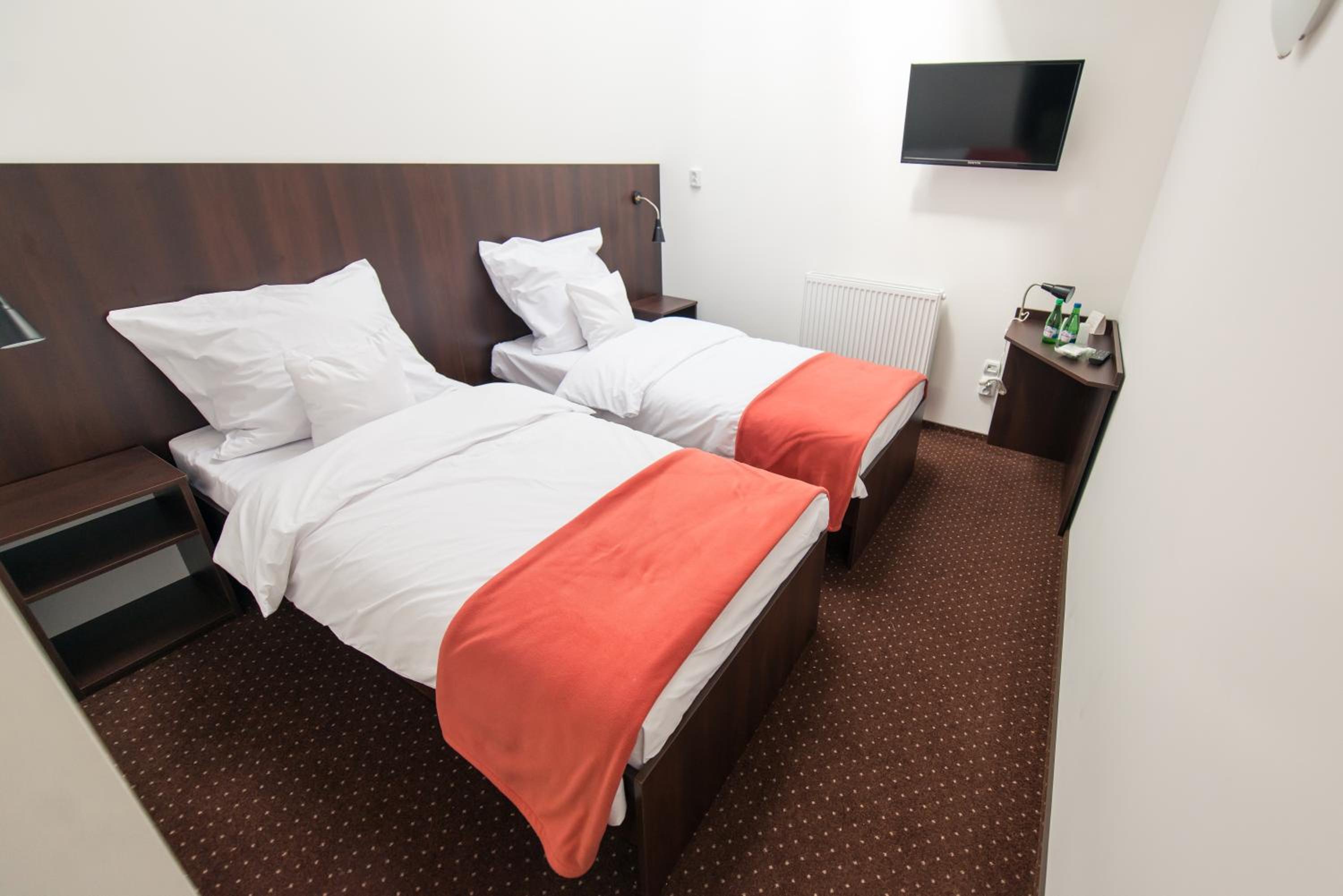 Standard Double Room - Photo 3