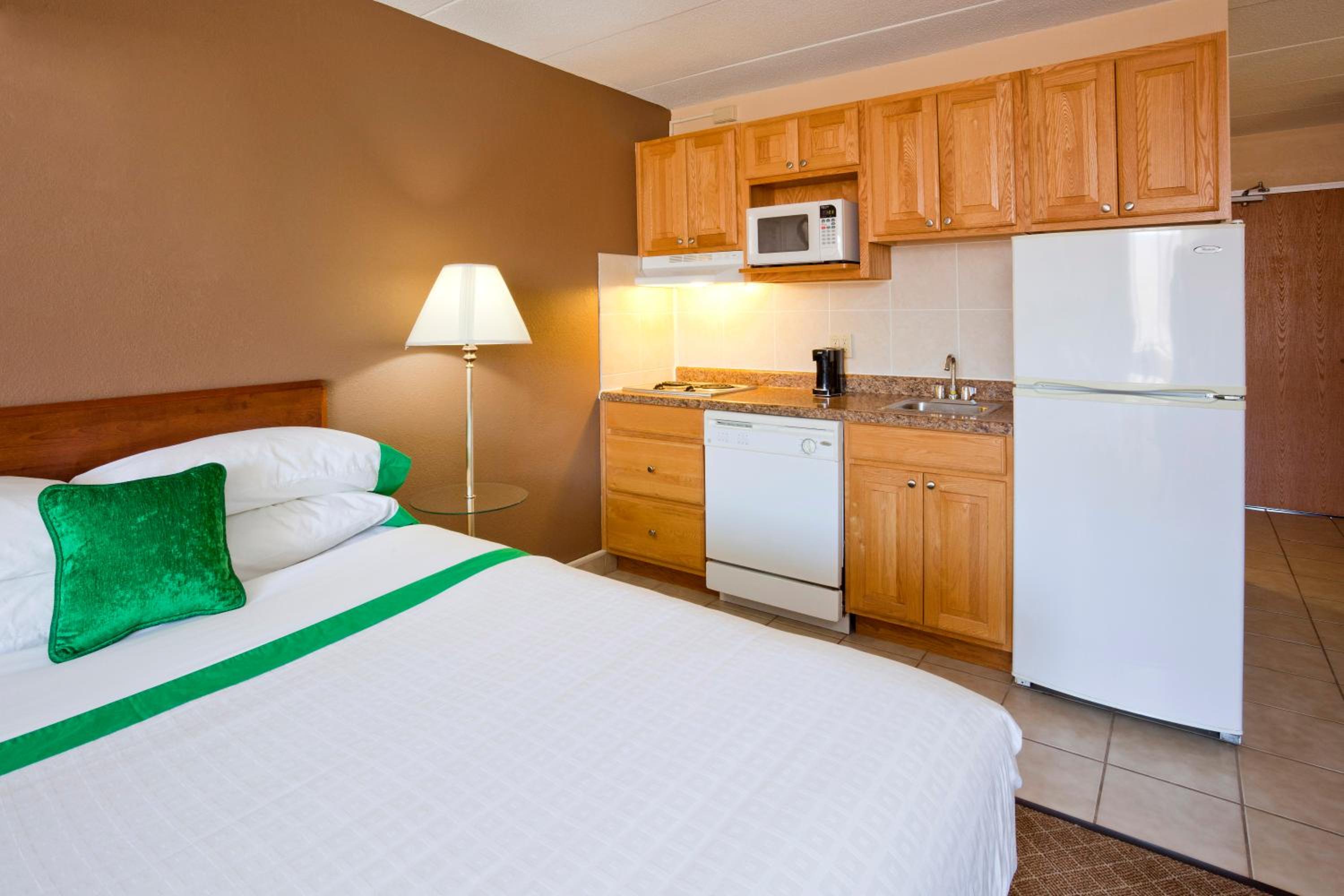 Junior Suite with 2 Queens - Photo 1