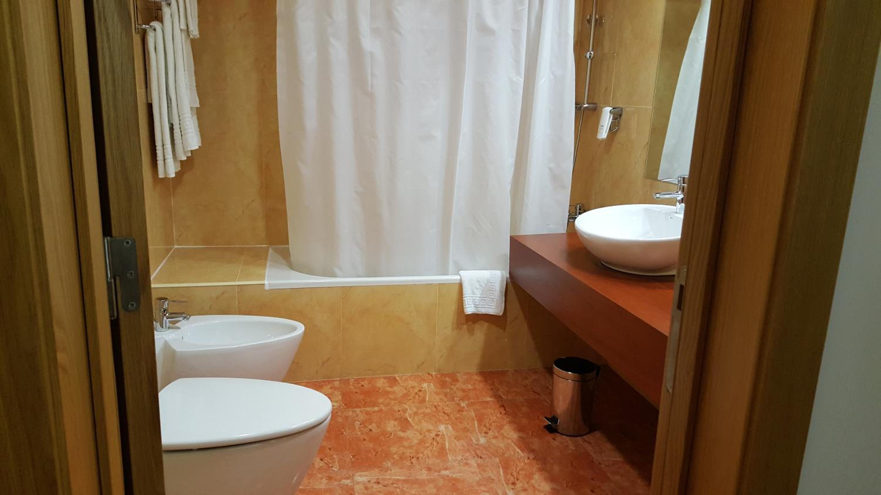 Twin Room - Photo 14