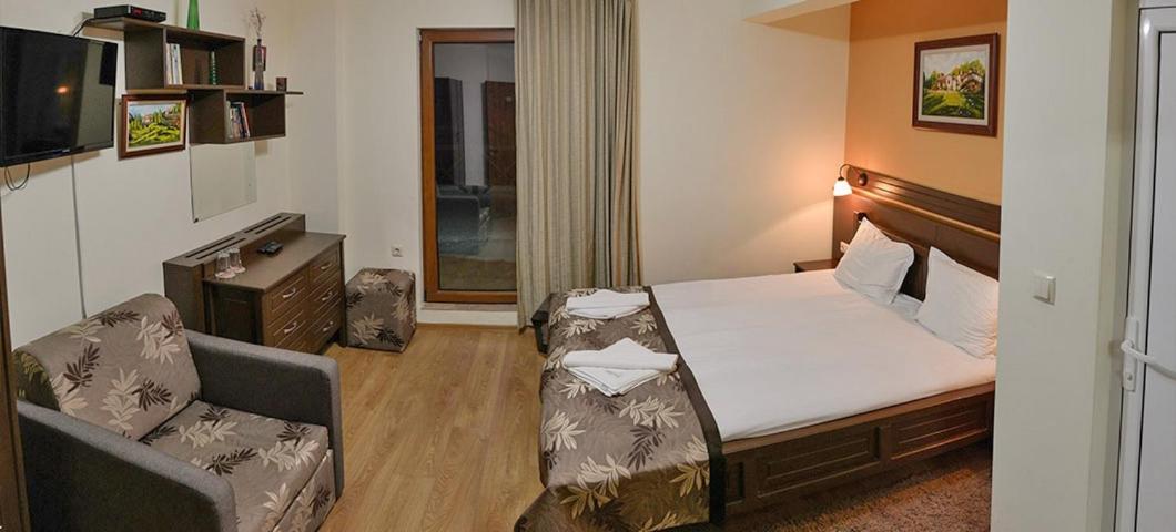 Double Room with Balcony photo 2