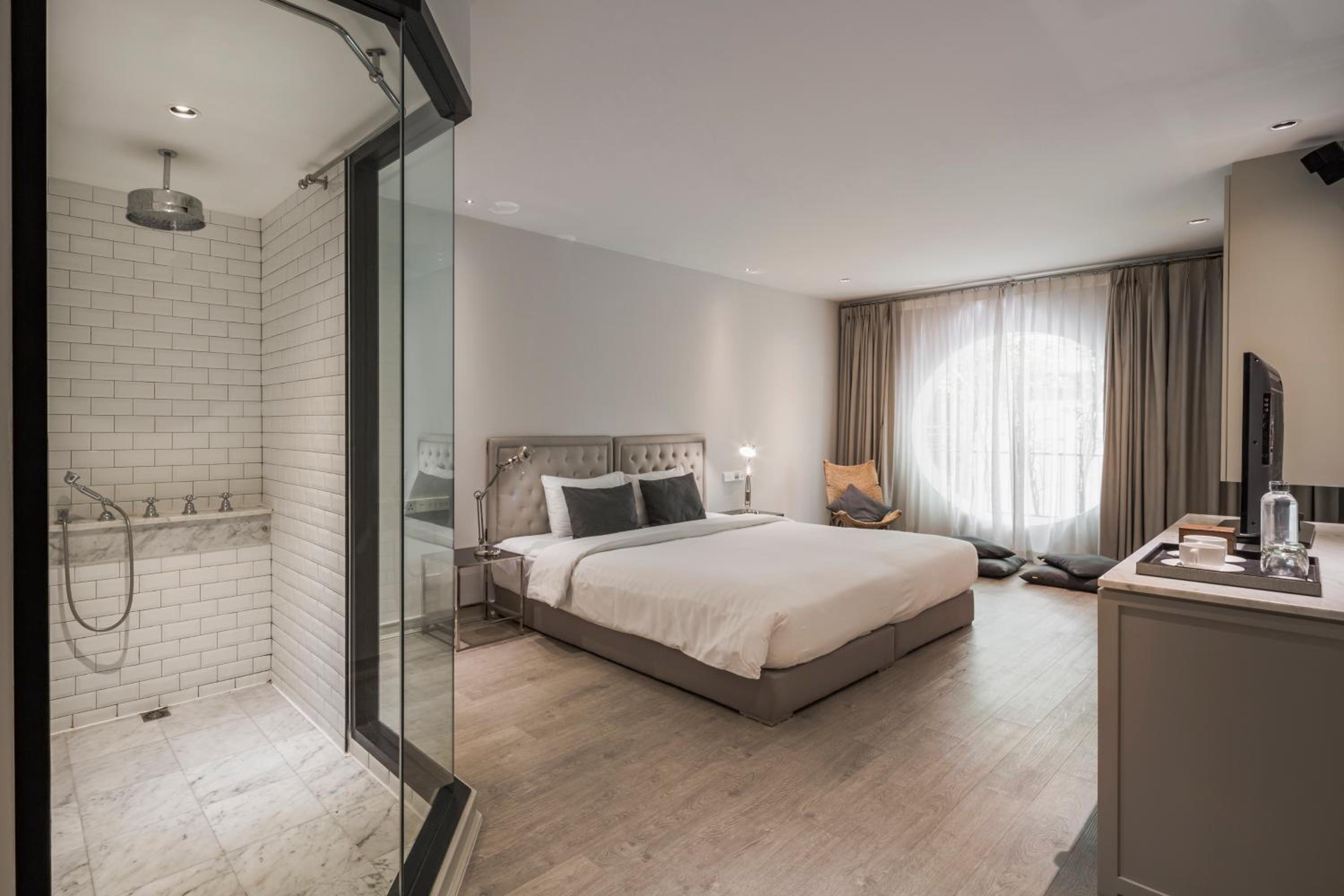 Deluxe Room - King Bed