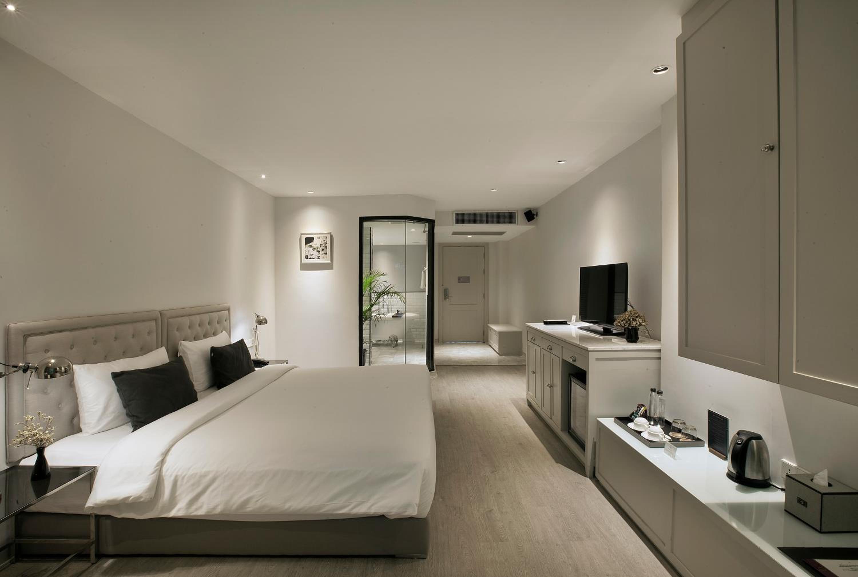 Deluxe Room - King Bed