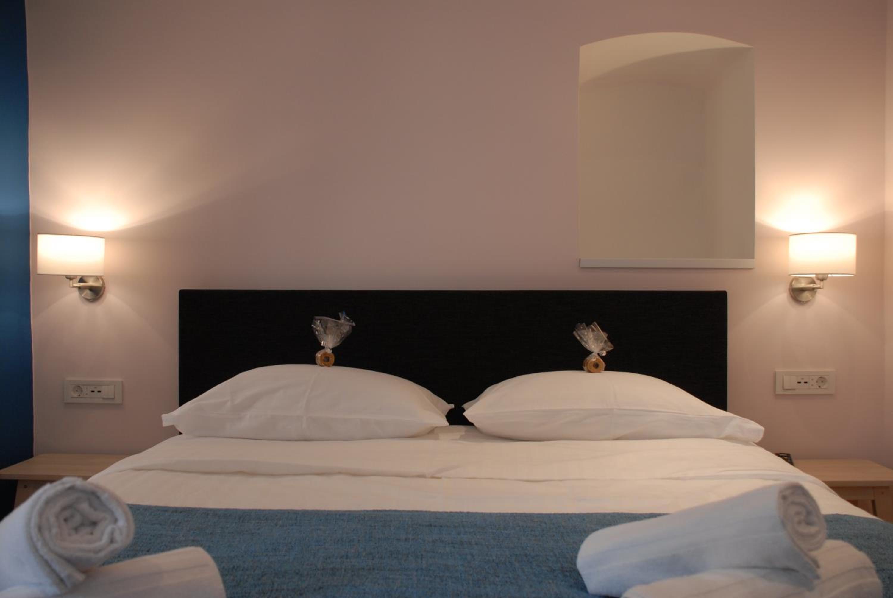 Small Double Room - Photo 8