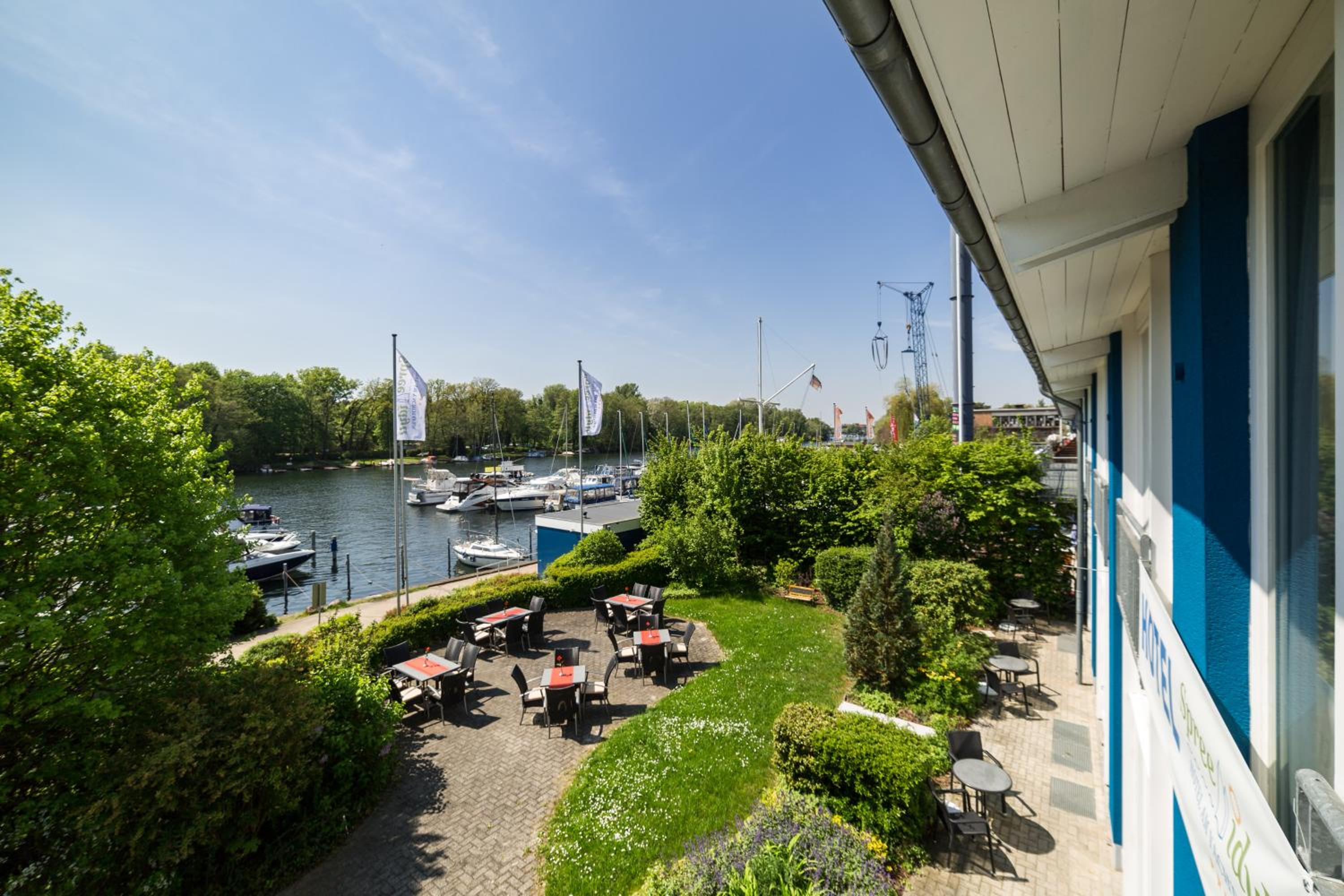 Standard Double Room with River View photo 2
