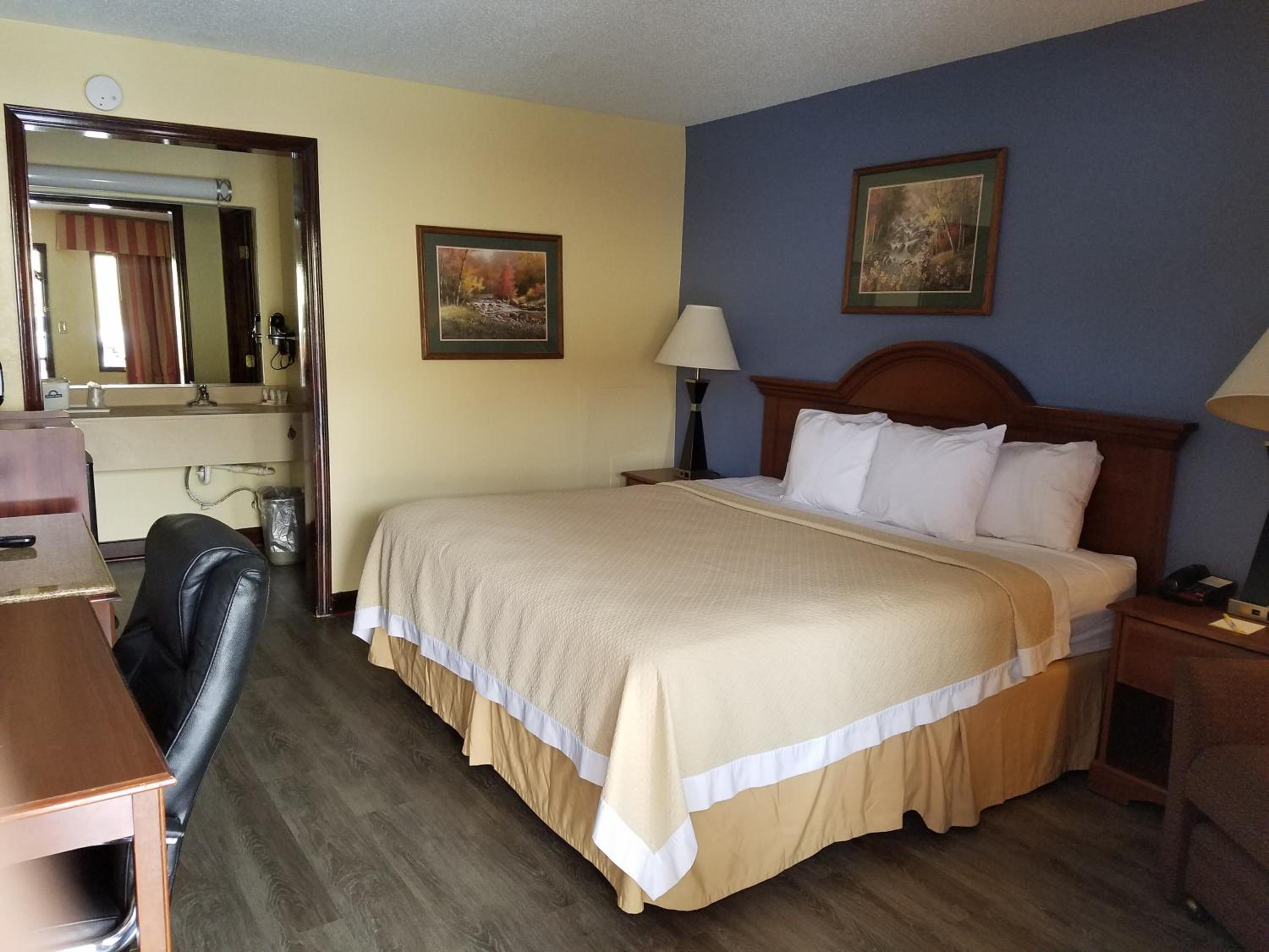 King Room - Non-Smoking - Photo 1