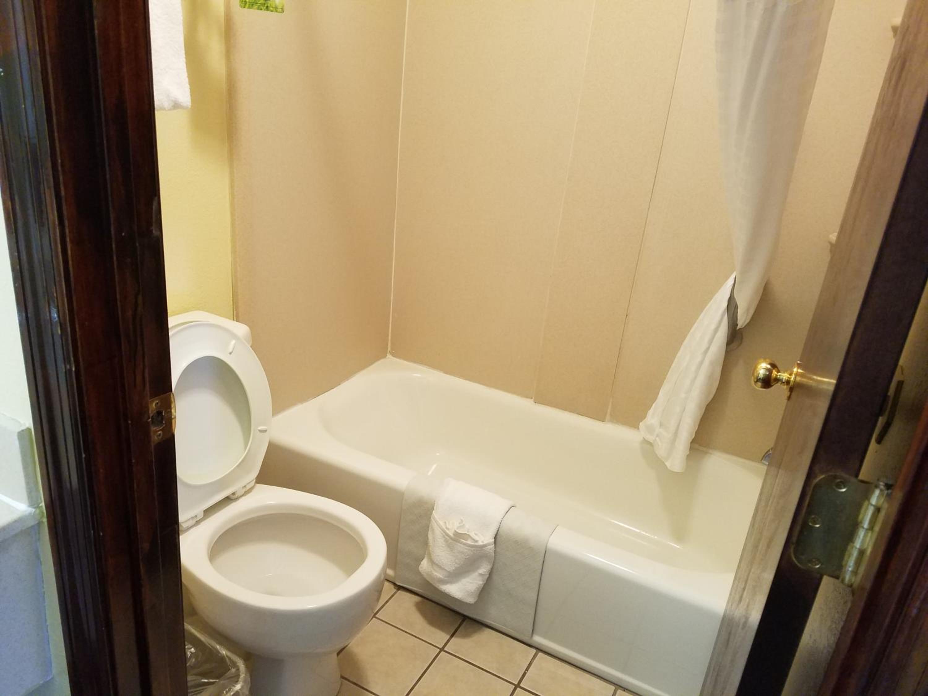 Double Room with Two Double Beds - Non-Smoking - Photo 2