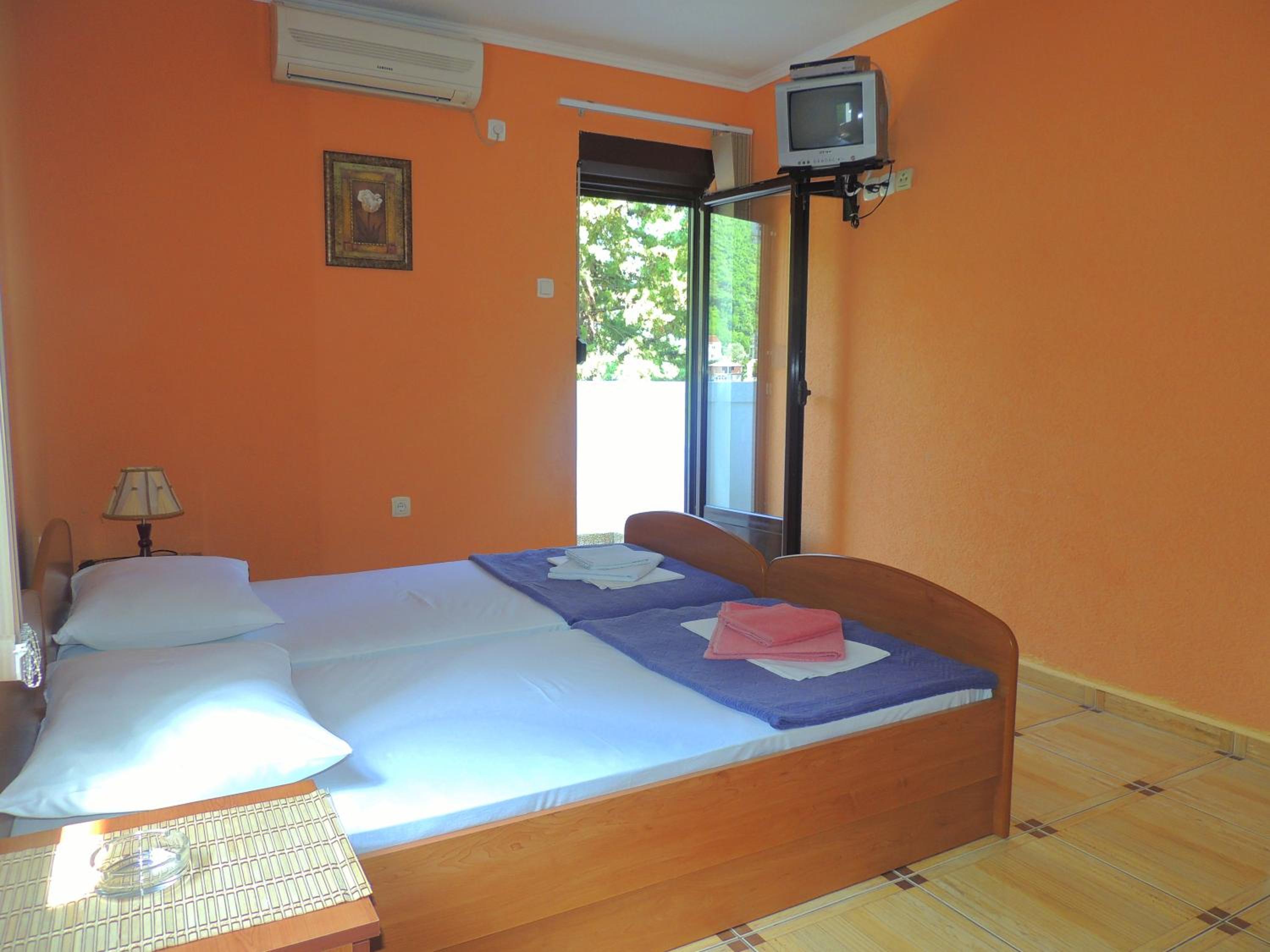 Twin Room with External Bathroom photo 1